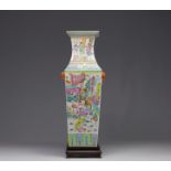 China - imposing famille rose quadrangular vase with figurative battle scenes, 19th century.