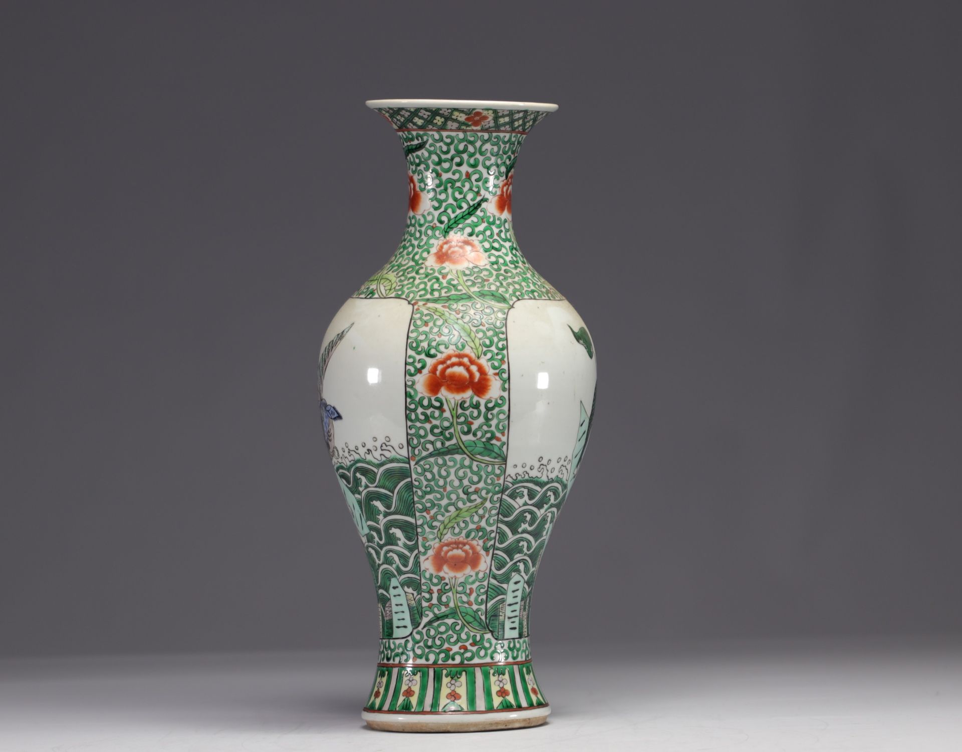 China - A green family porcelain baluster vase, decorated with birds in a cartouche, 19th century. - Image 2 of 6