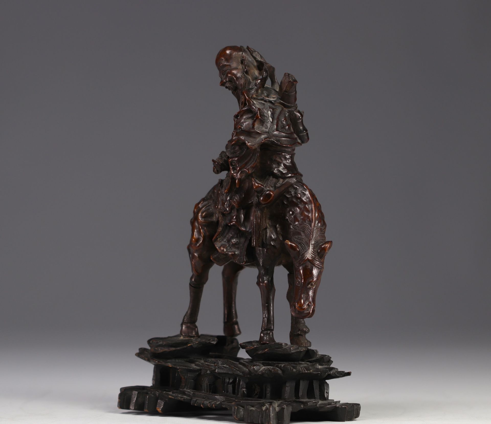 Wooden "root" sculpture of a figure on horseback from China, late 18th century - Image 3 of 4