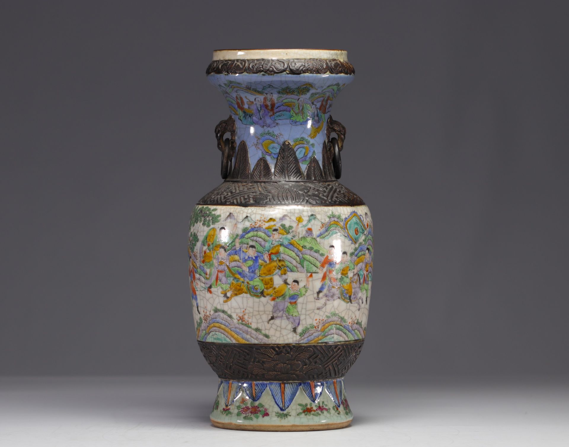 China - Nanking porcelain vase with battle scene decoration, 19th century. - Image 4 of 6