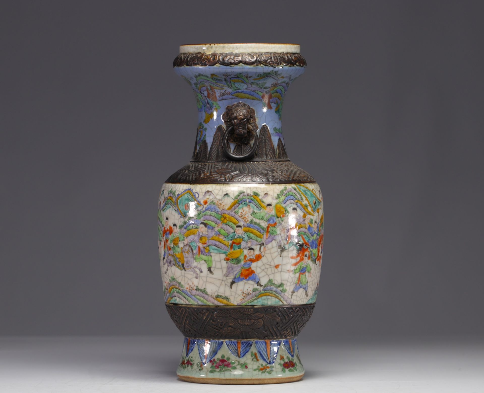 China - Nanking porcelain vase with battle scene decoration, 19th century. - Image 2 of 6