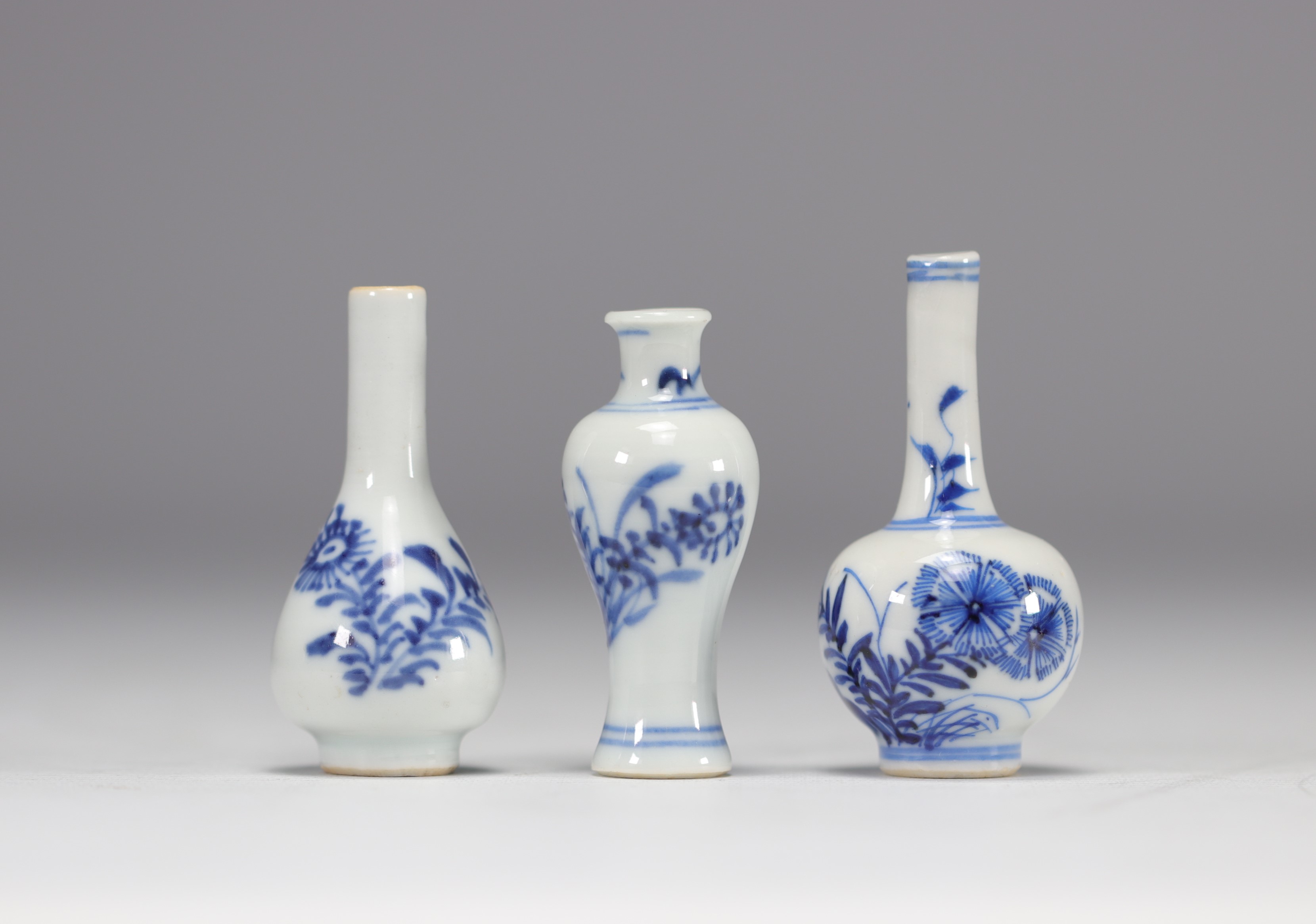 (3) Set of three miniature vases of different shapes in white and blue from the Kangxi period (1661- - Image 2 of 4