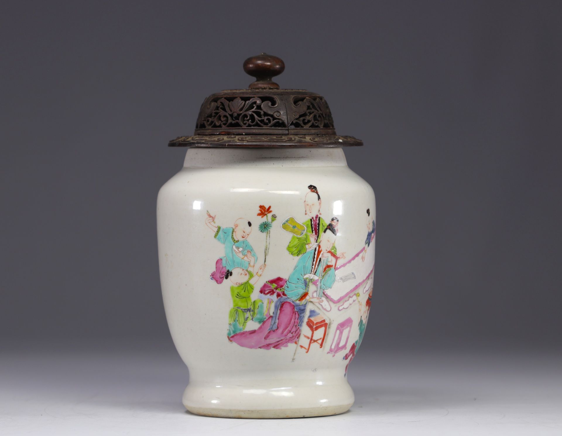 China - Famille rose covered pot - Image 4 of 6