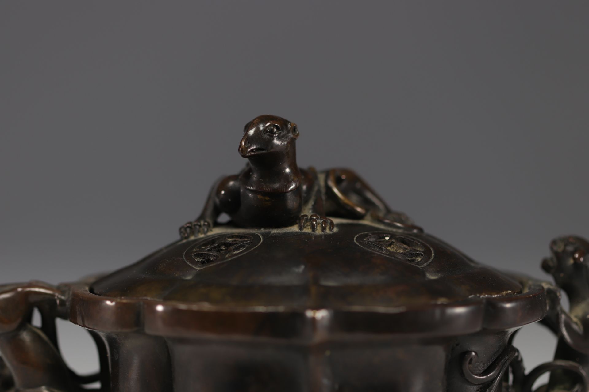 China - bronze perfume burner decorated with fantastic animals, Kangxi mark. - Image 6 of 6