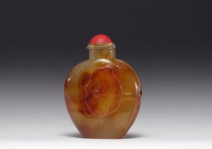 China - Agate snuffbox, stone stopper, Qing period.