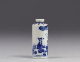 China - white and blue porcelain snuffbox decorated with characters.