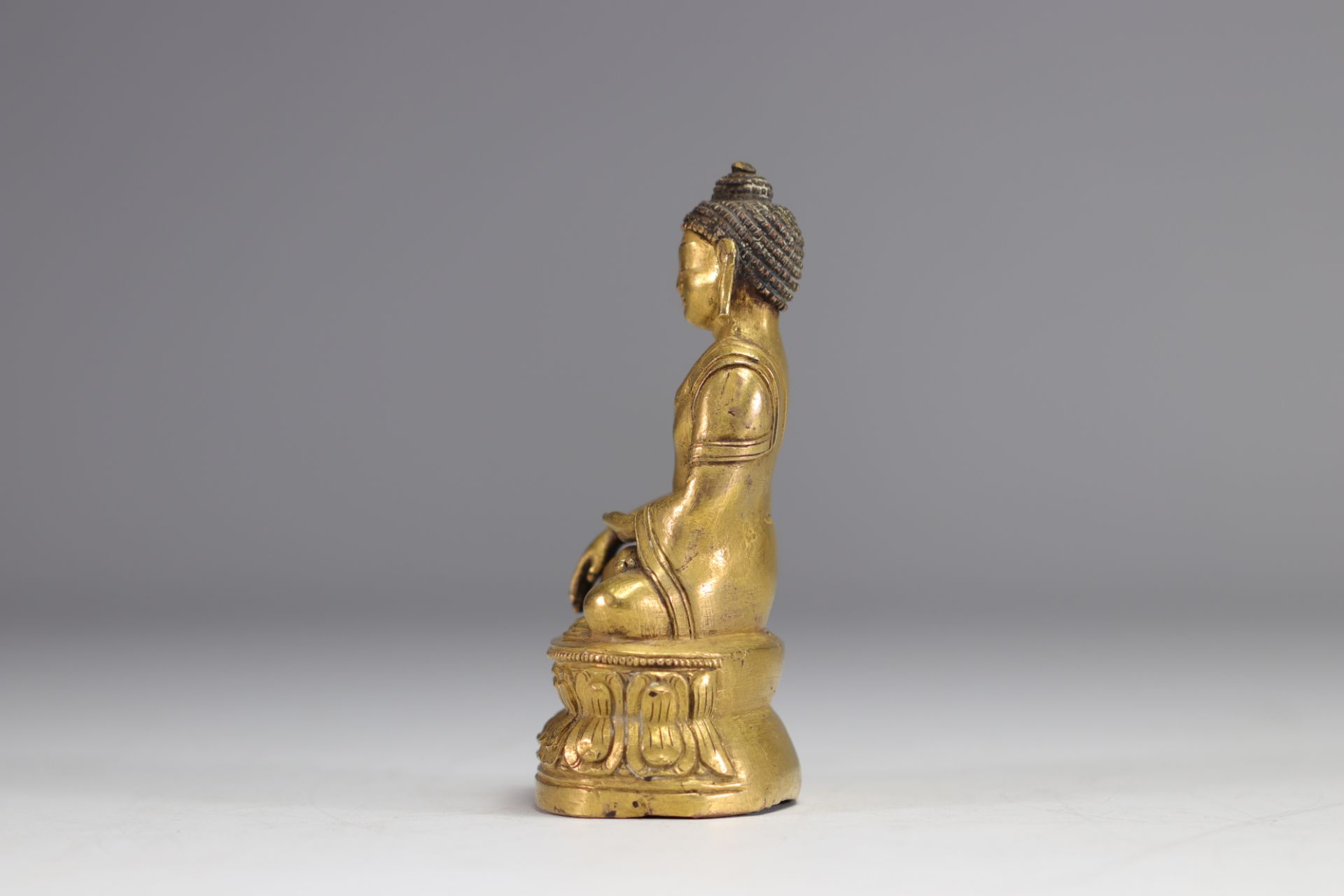 Sculpture of a seated Buddha on a gilded bronze base - Image 5 of 6