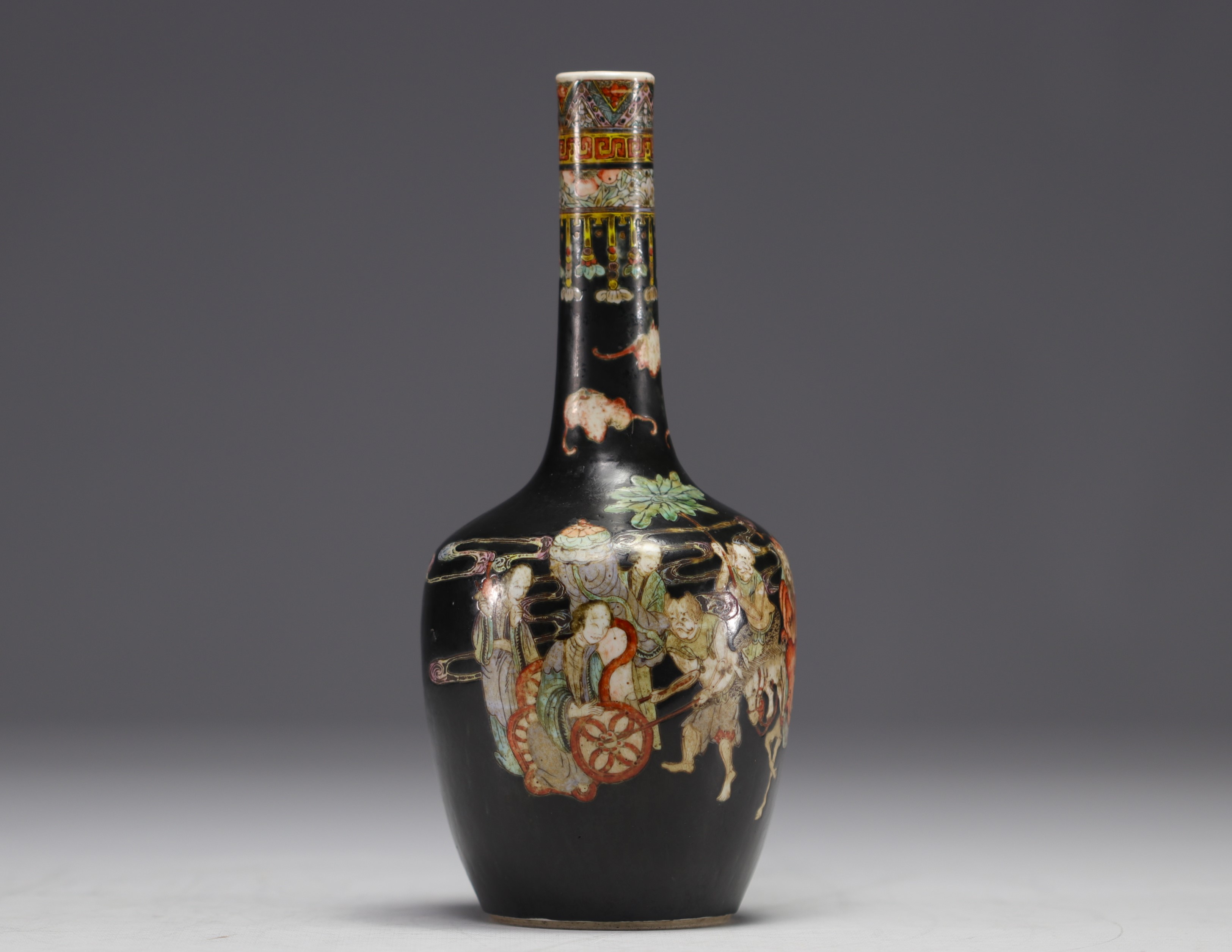 China - Black family porcelain vase decorated with figures and horsemen, Kangxi mark. - Image 2 of 6