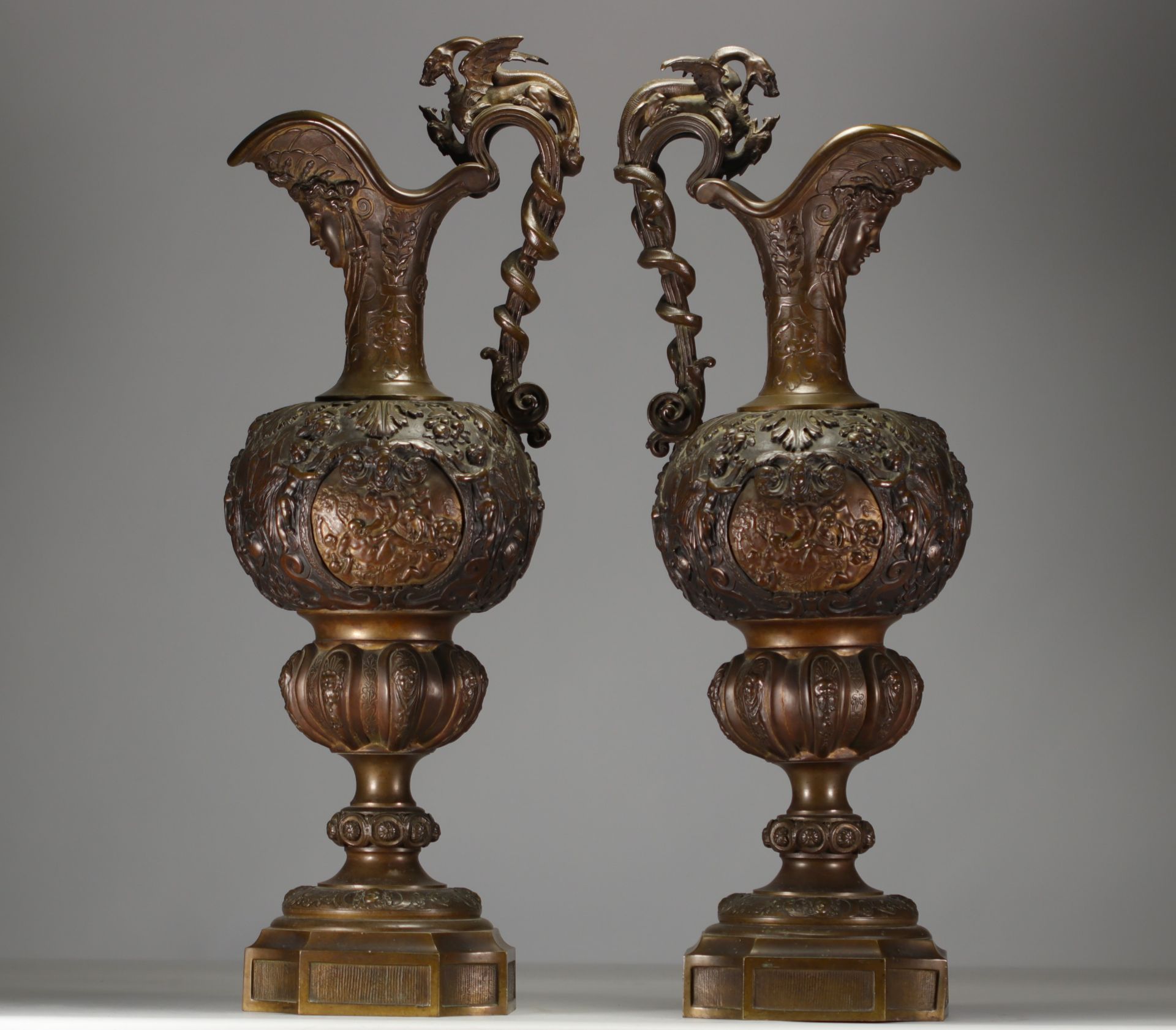Large pair of ewers in bronze with double patina, 19th century. - Bild 3 aus 8