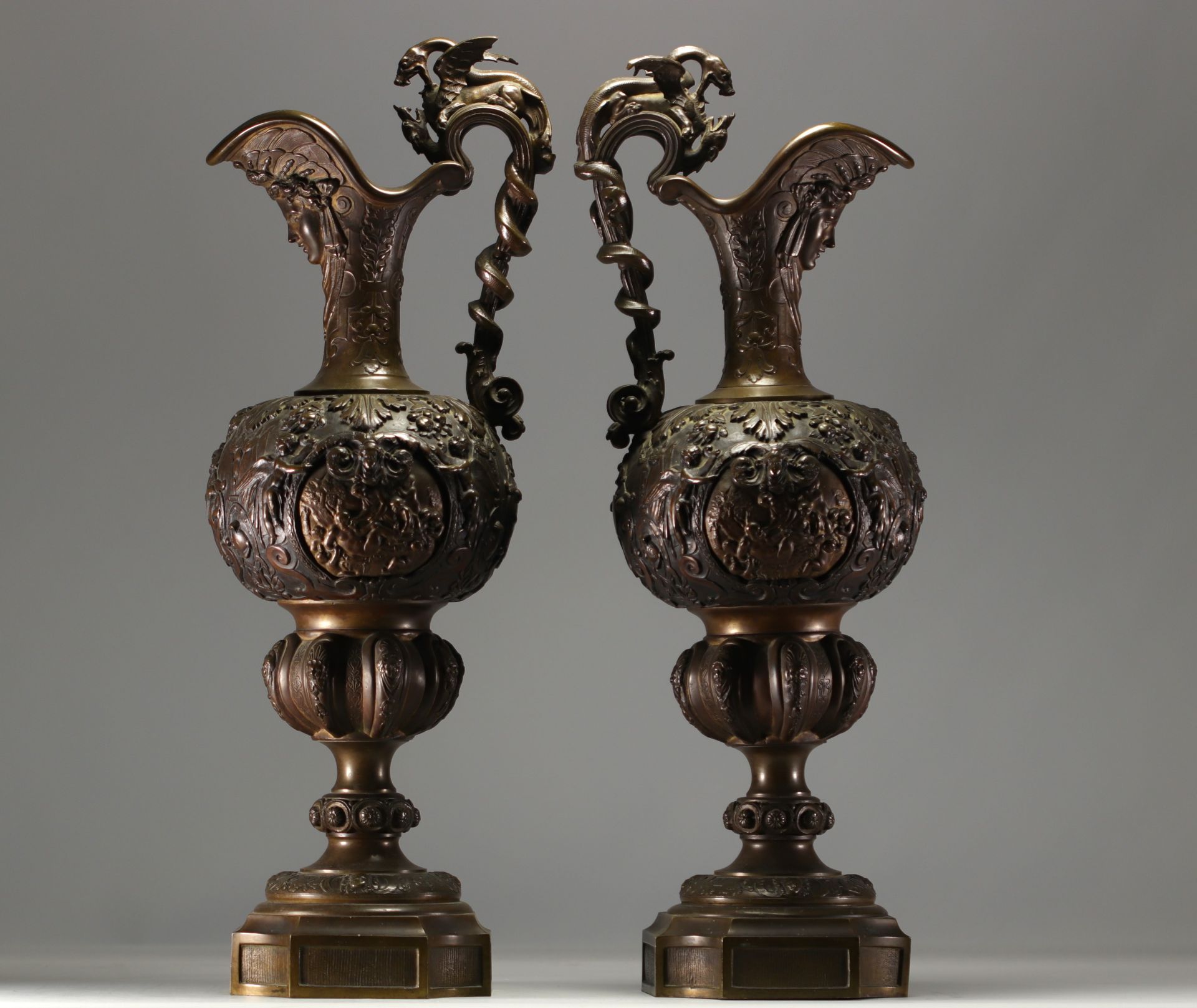 Large pair of ewers in bronze with double patina, 19th century. - Bild 7 aus 8