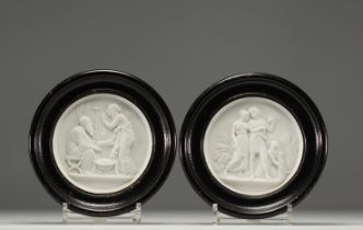Pair of porcelain medallions, "Antique" scene, Napoleon III period.