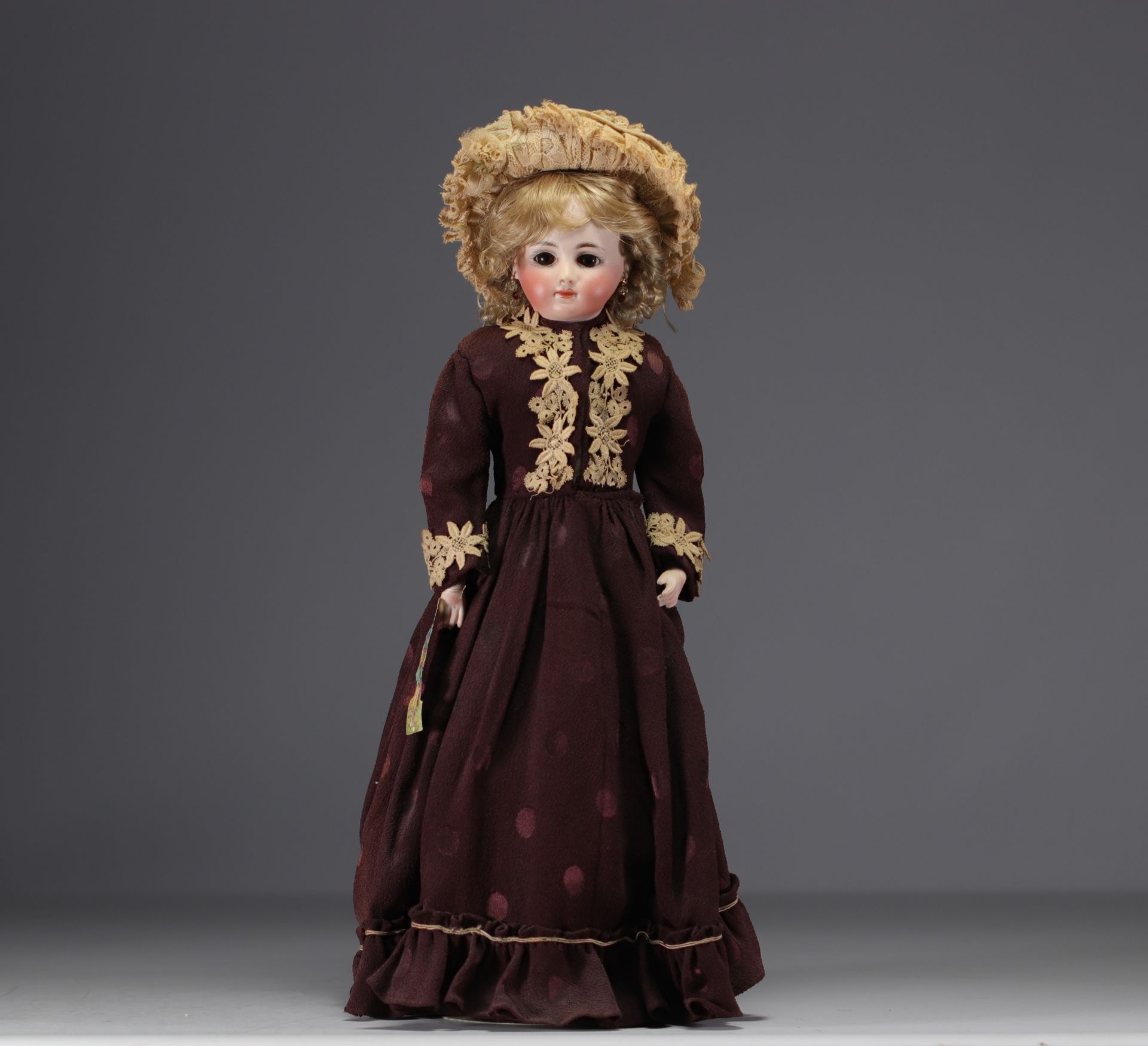 Freres KUHNLENZ - Closed mouth doll, no. 3815, leather body, 1890. - Bild 2 aus 2