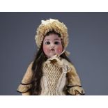 SIMON et HALBIG - Porcelain head doll nÂ° 72, open mouth.