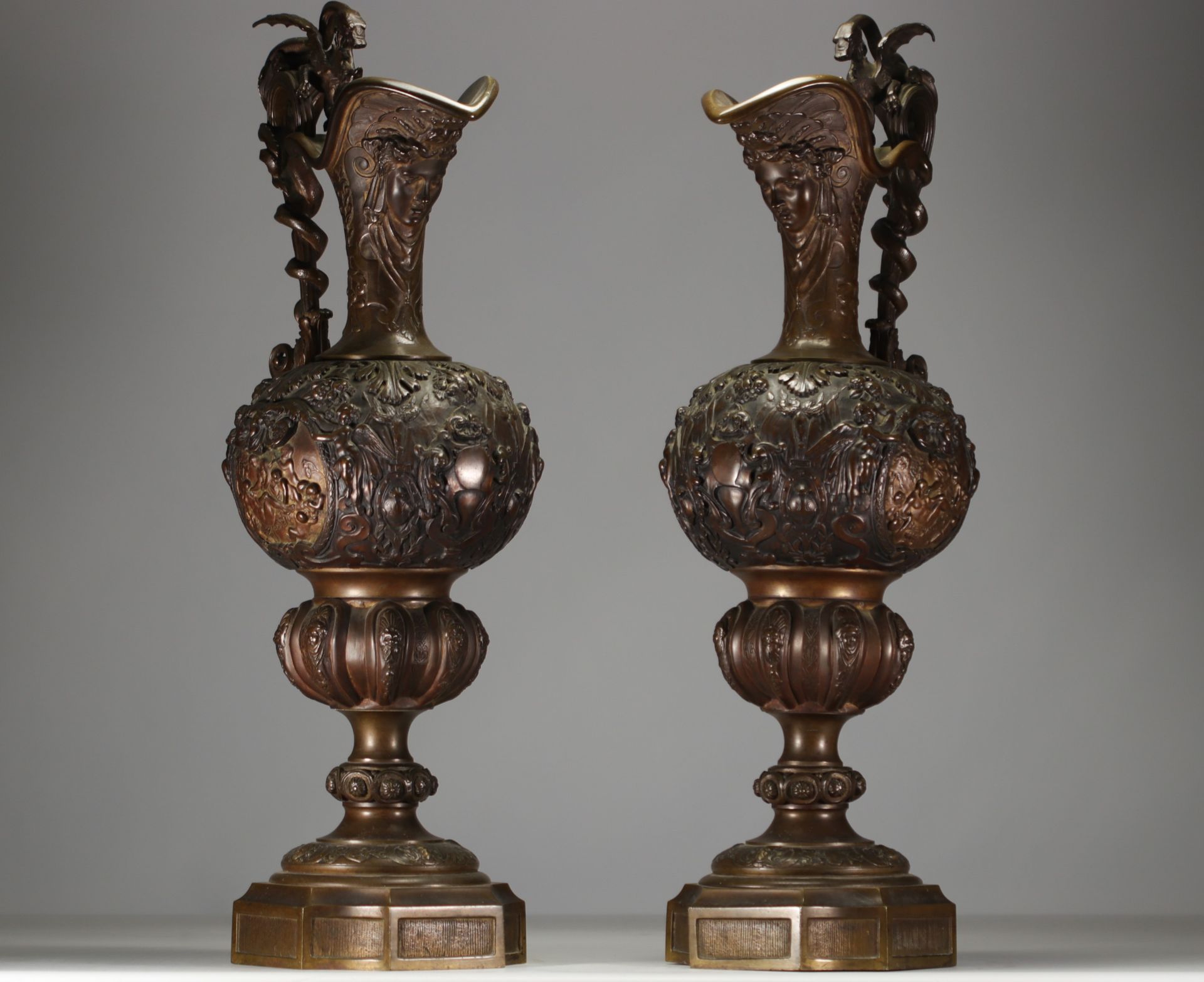 Large pair of ewers in bronze with double patina, 19th century. - Bild 4 aus 8