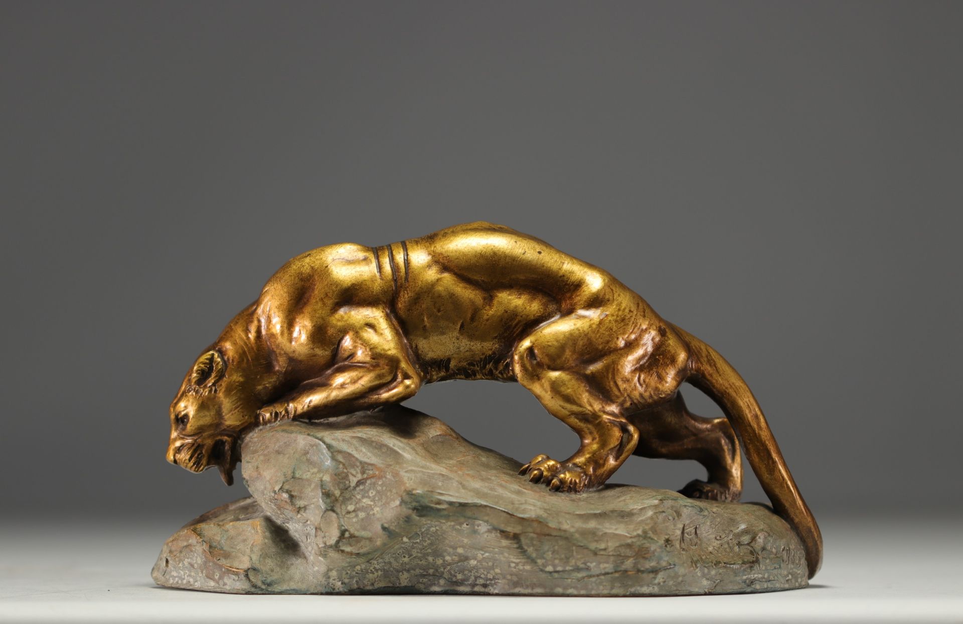 Armand FAGOTTO (19th - 20th century) "Panther stalking on a rock" Terracotta sculpture with golden p - Image 2 of 2