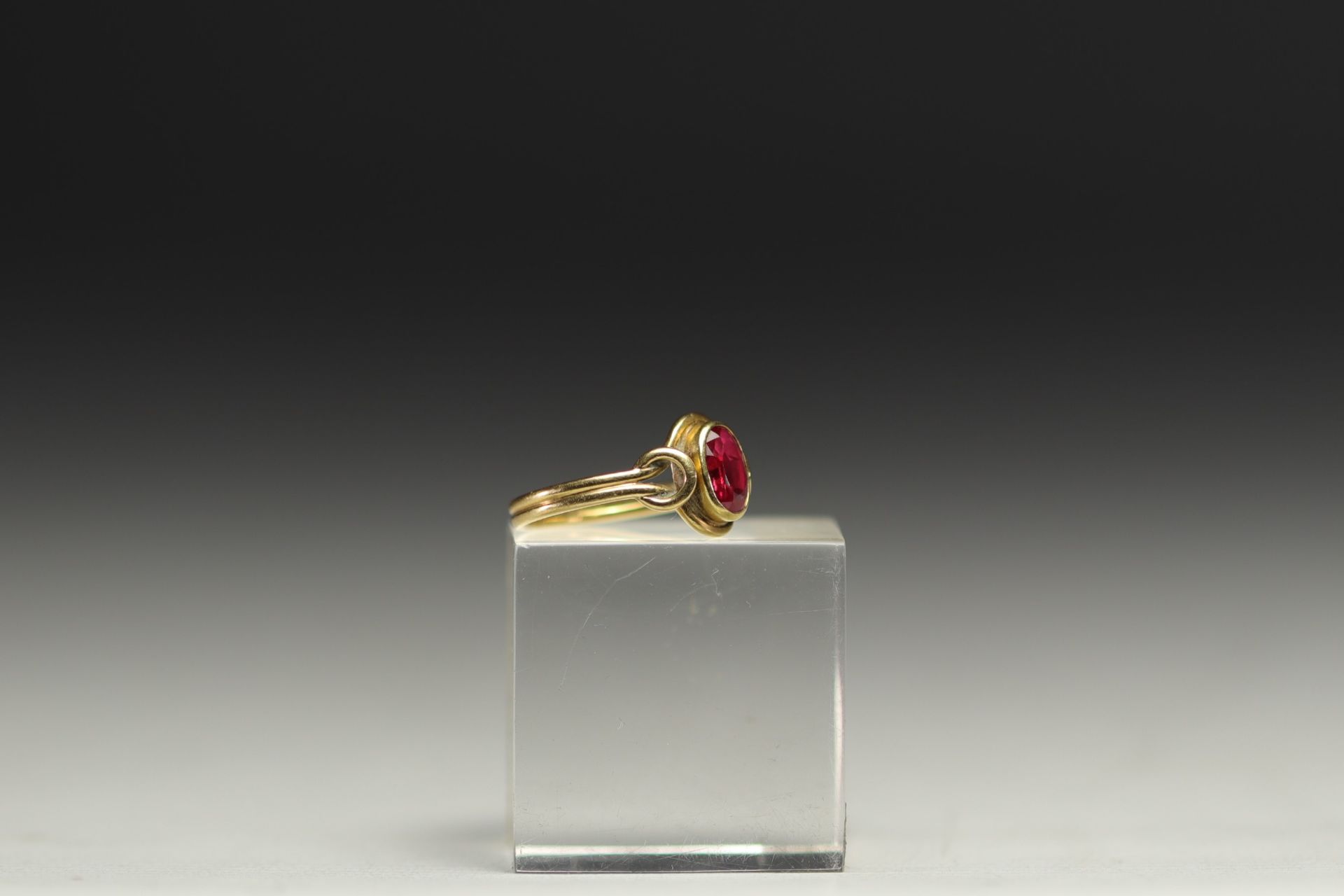 Ring in 18k gold, oval-cut rubies, total weight 3.4g. - Image 2 of 2