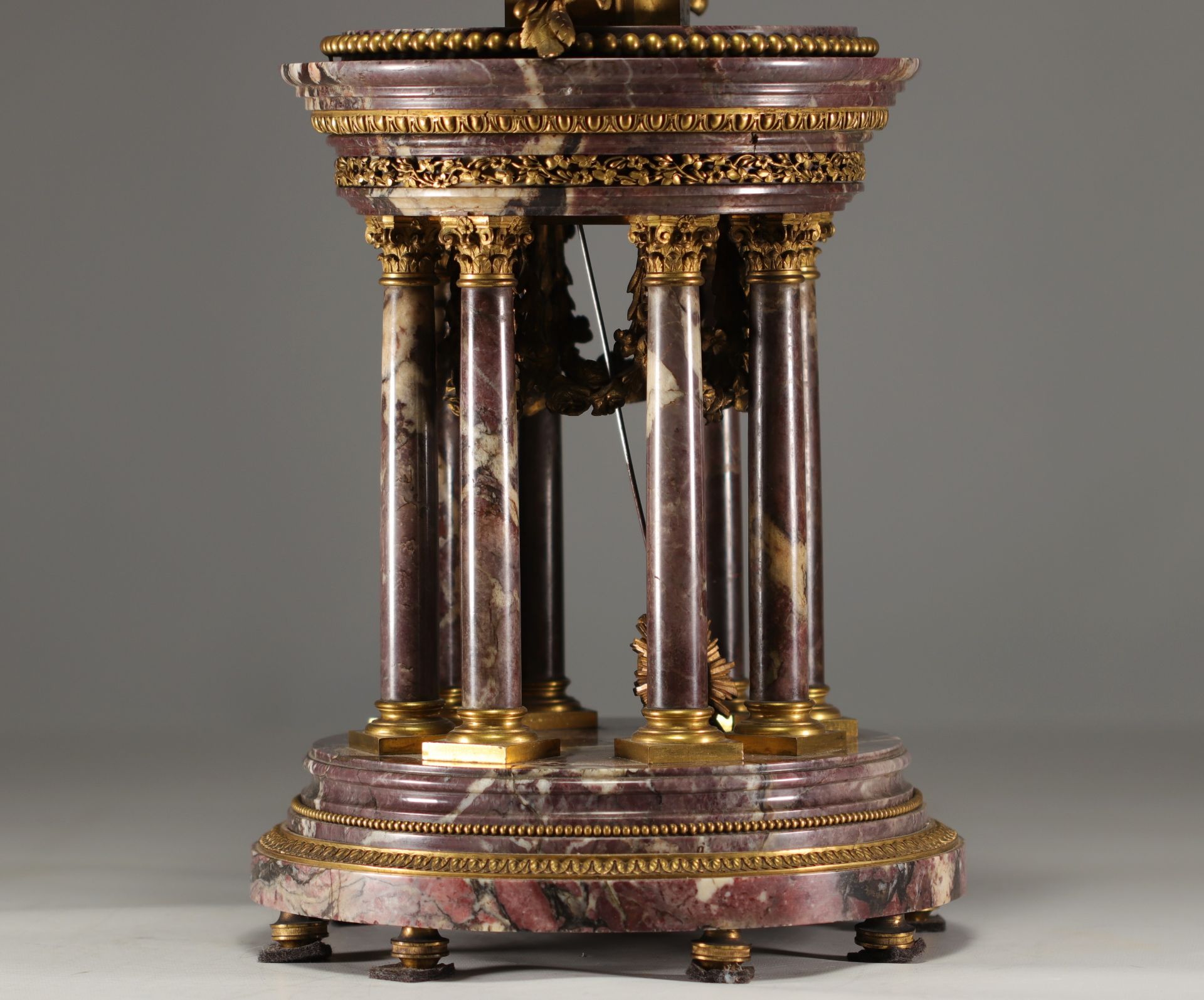 Temple portico clock in marble and gilt bronze, 19th century. - Image 4 of 4