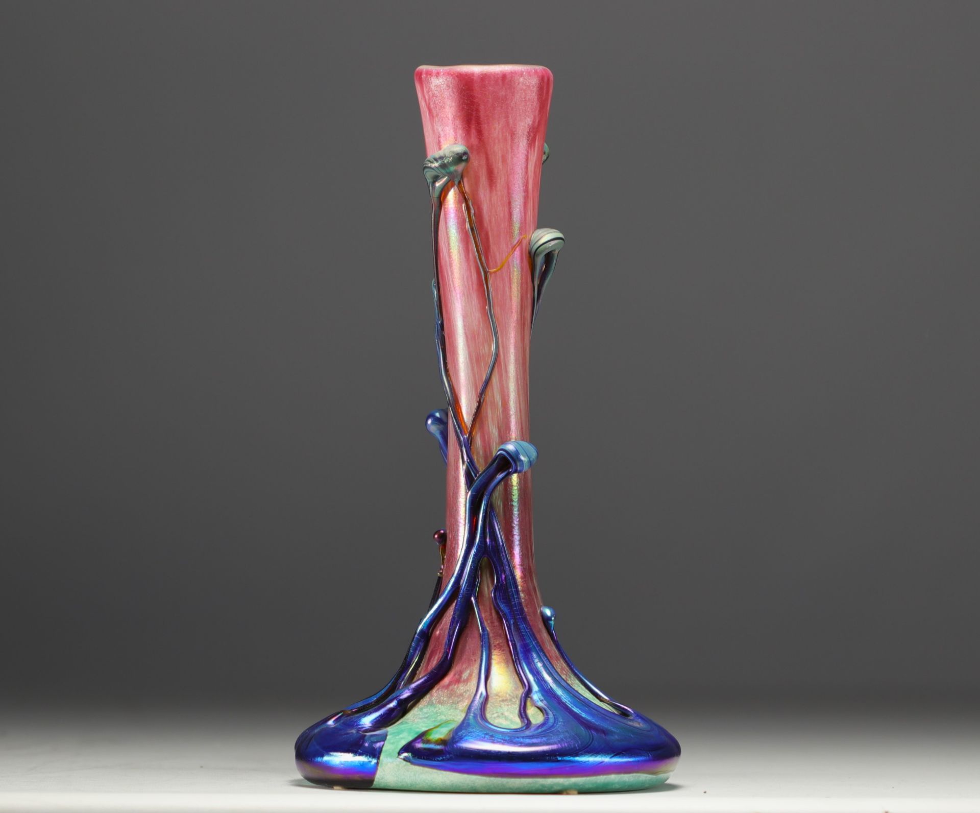 Michele LUZORO (1949 - ) Novaro workshop - Blown glass vase in shades of pink, blue and green. - Image 2 of 4