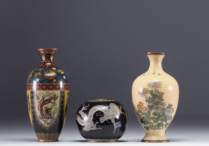 Japan - Set of three cloisonne enamel vases.