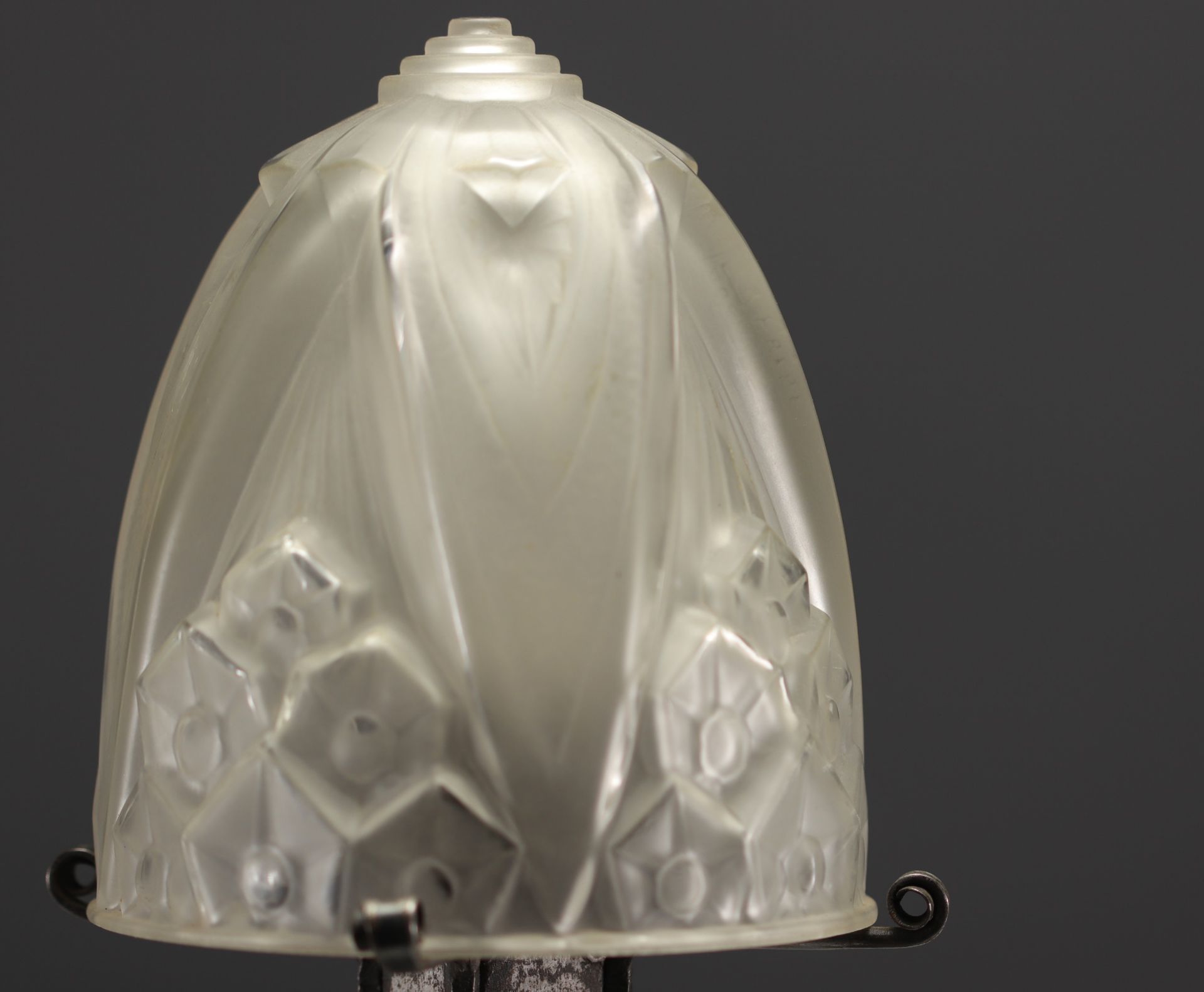 Muller Freres Luneville - Art Deco lamp, glass globe with geometric decoration. - Image 3 of 5
