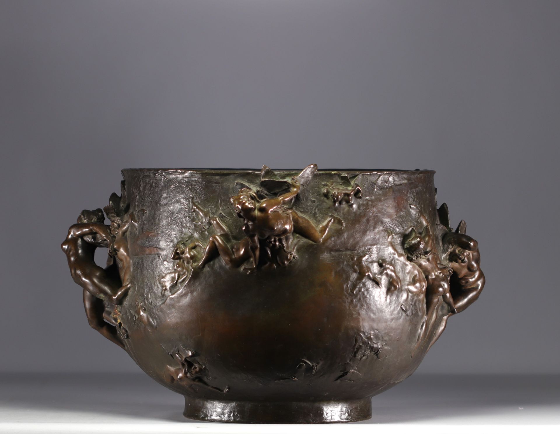 Gustave Joseph CHERET (1838-1894) Imposing bronze jardiniere decorated with naiads and butterflies. - Bild 8 aus 13