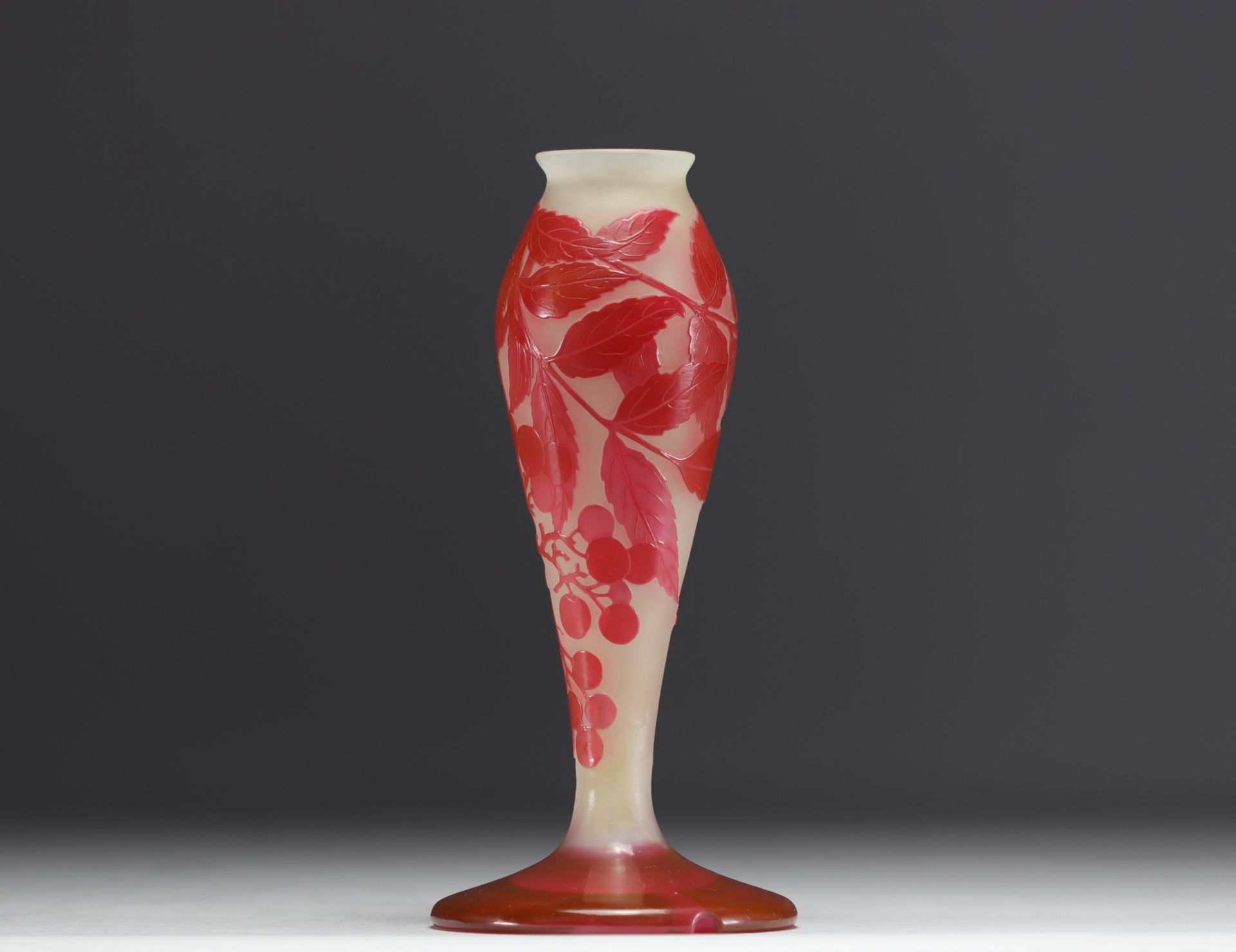 Emile GALLE (1846-1904) - Multilayered glass lamp base with sorbus . - Image 4 of 5
