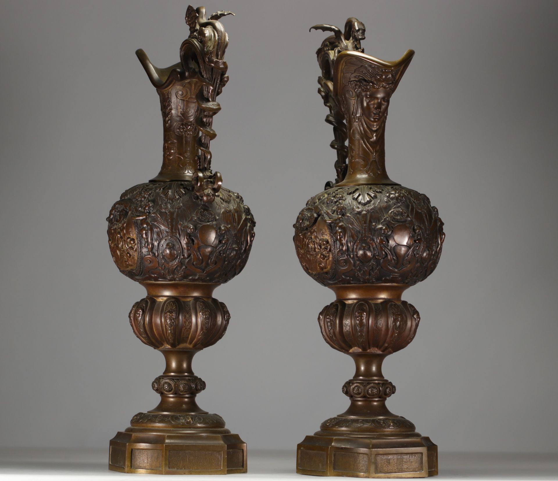 Large pair of ewers in bronze with double patina, 19th century. - Bild 6 aus 8
