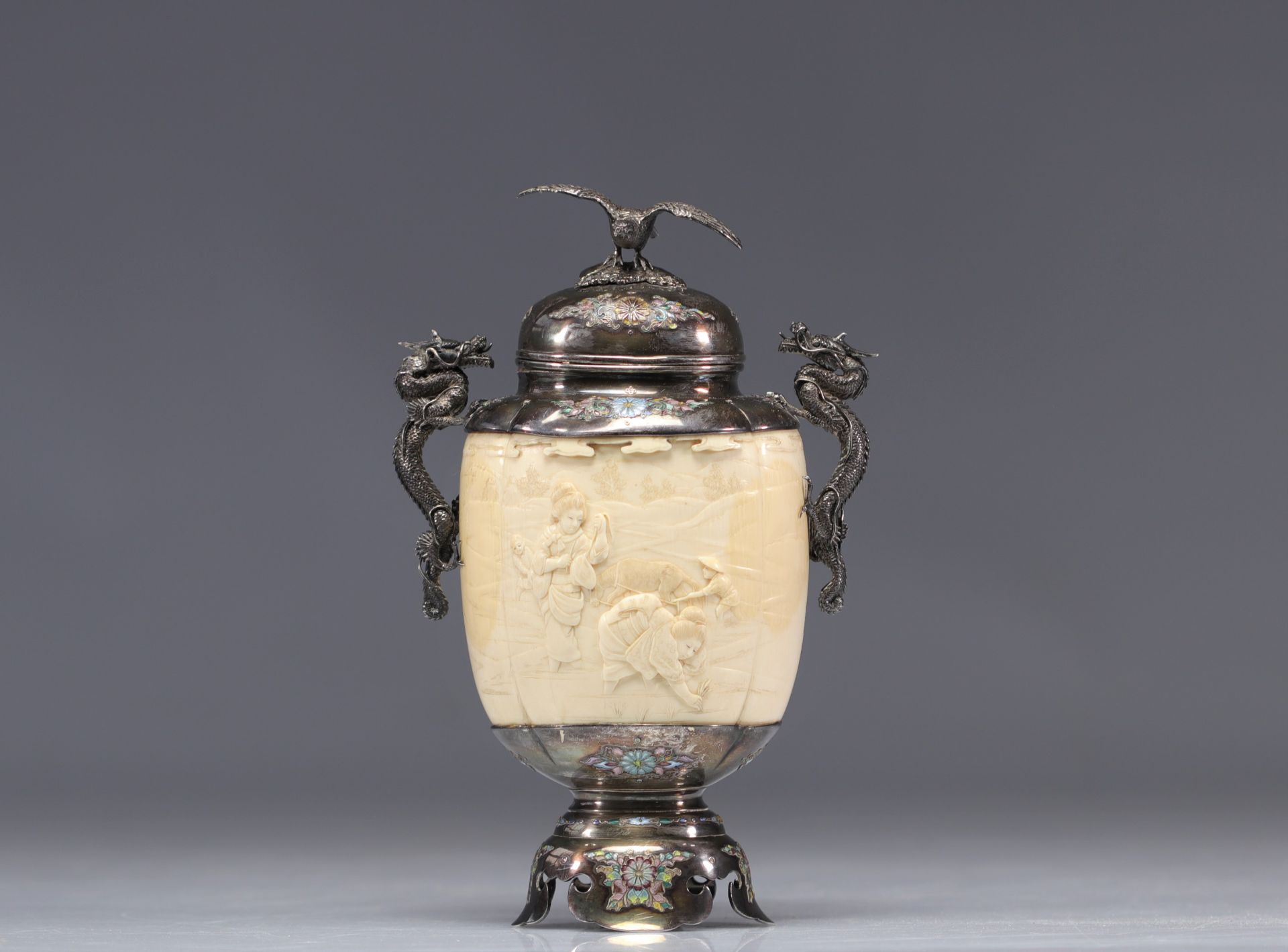 Exceptional Japanese ivory vase with a silver and enamel frame from the Meiji period (æ˜Žæ²»æ™‚ä»£ -