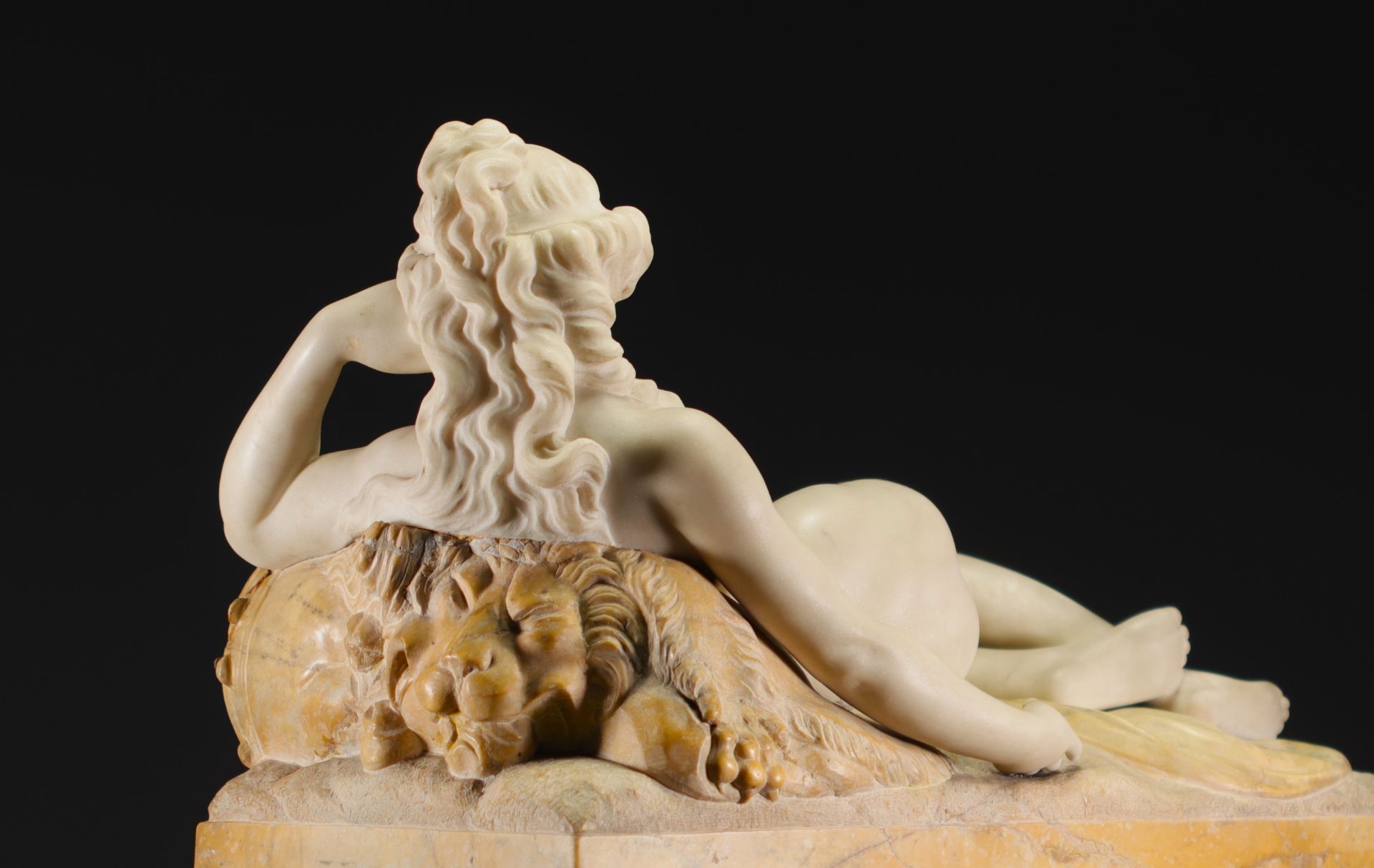 Claude-Michel CLODION (after) Rare white marble clock depicting a nude young woman, 19th century - Image 2 of 7