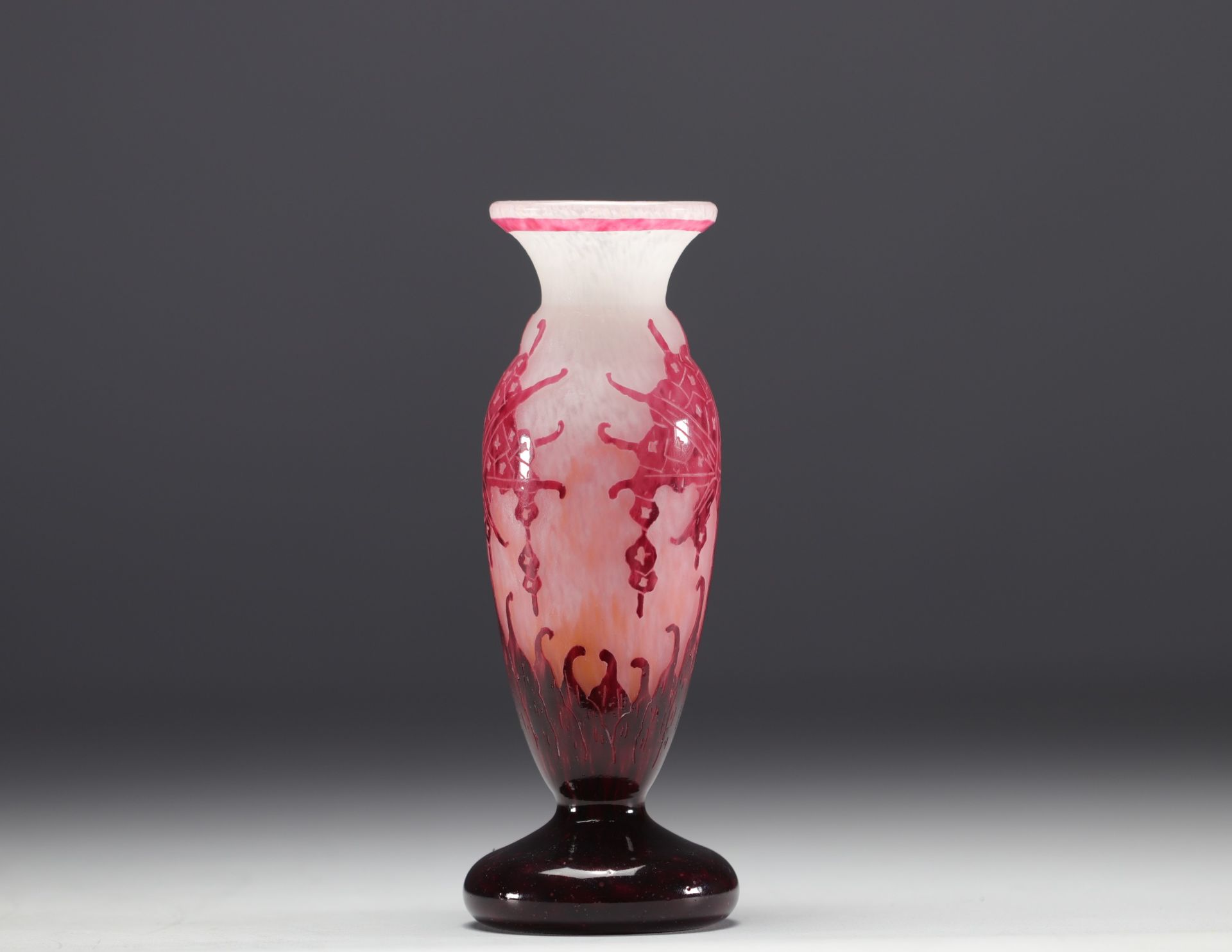 CHARDER, Charles SCHNEIDER (1881-1953) - French glass - Vase with floral decoration. - Bild 2 aus 3