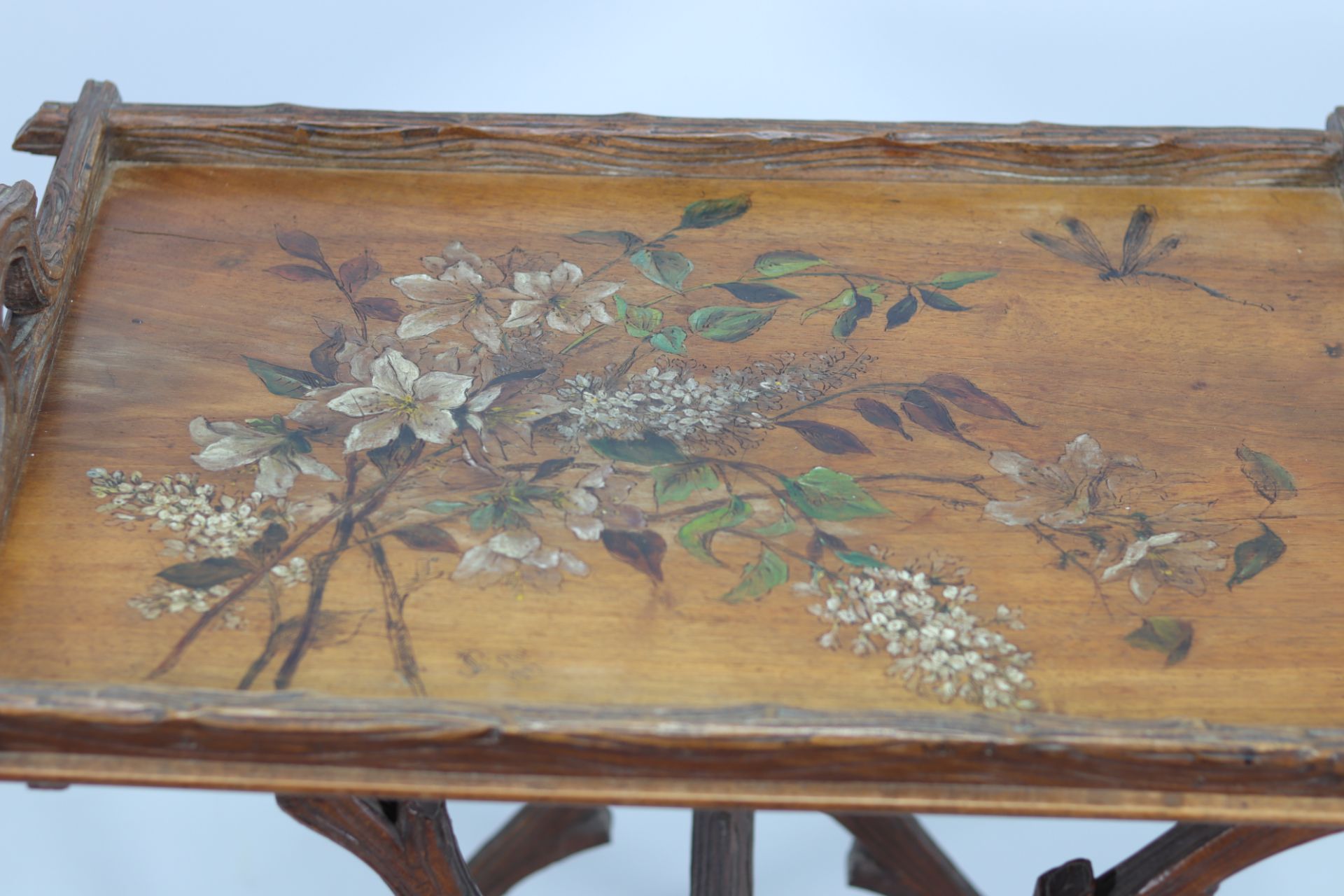 Black Forest tea tray with floral and dragonfly decoration, signed and dated 1901. - Image 5 of 5
