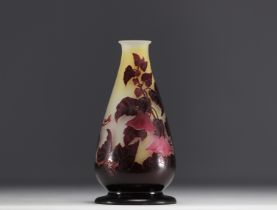 Emile GALLE - Multilayer glass lamp base with flower design.