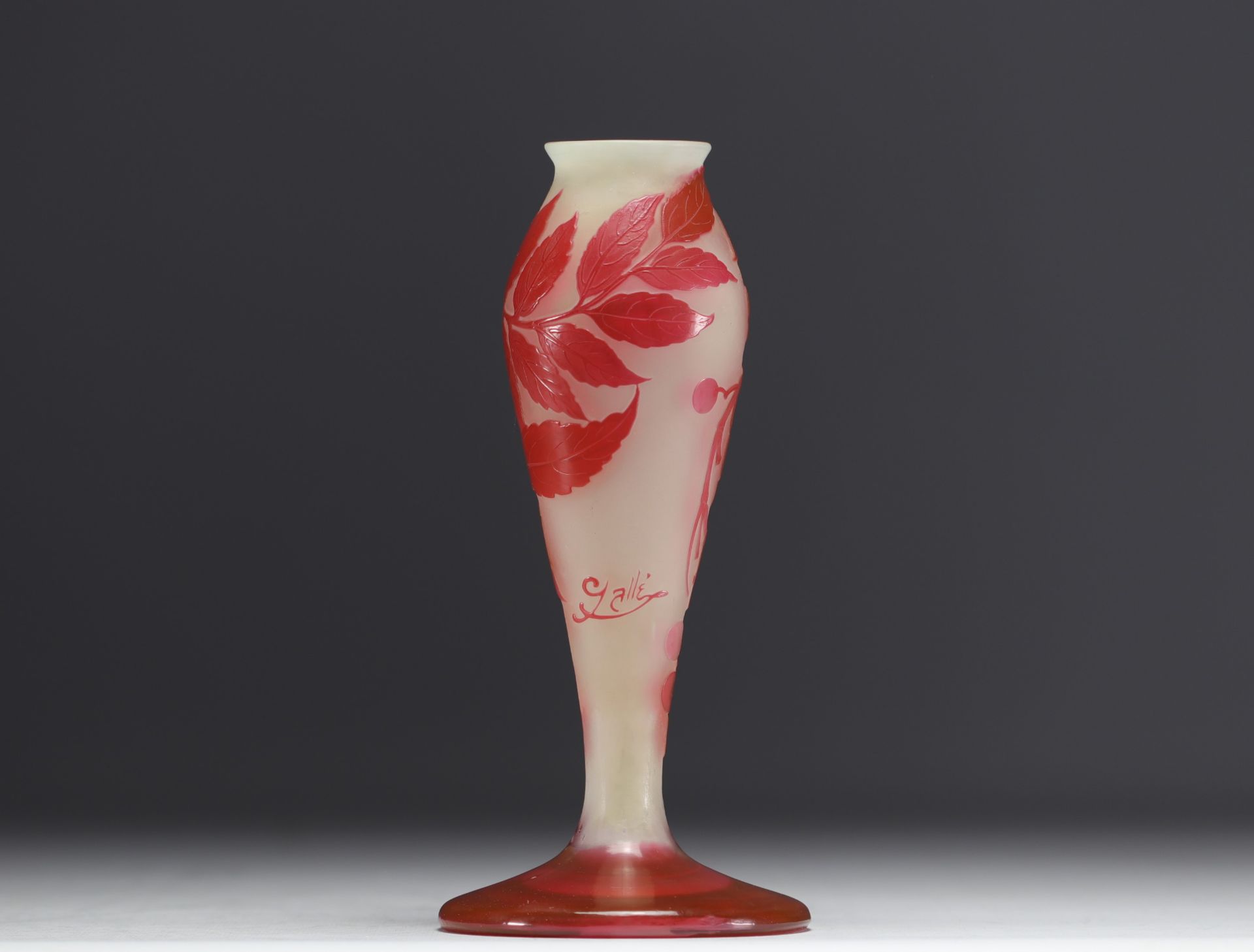 Emile GALLE (1846-1904) - Multilayered glass lamp base with sorbus . - Image 2 of 5