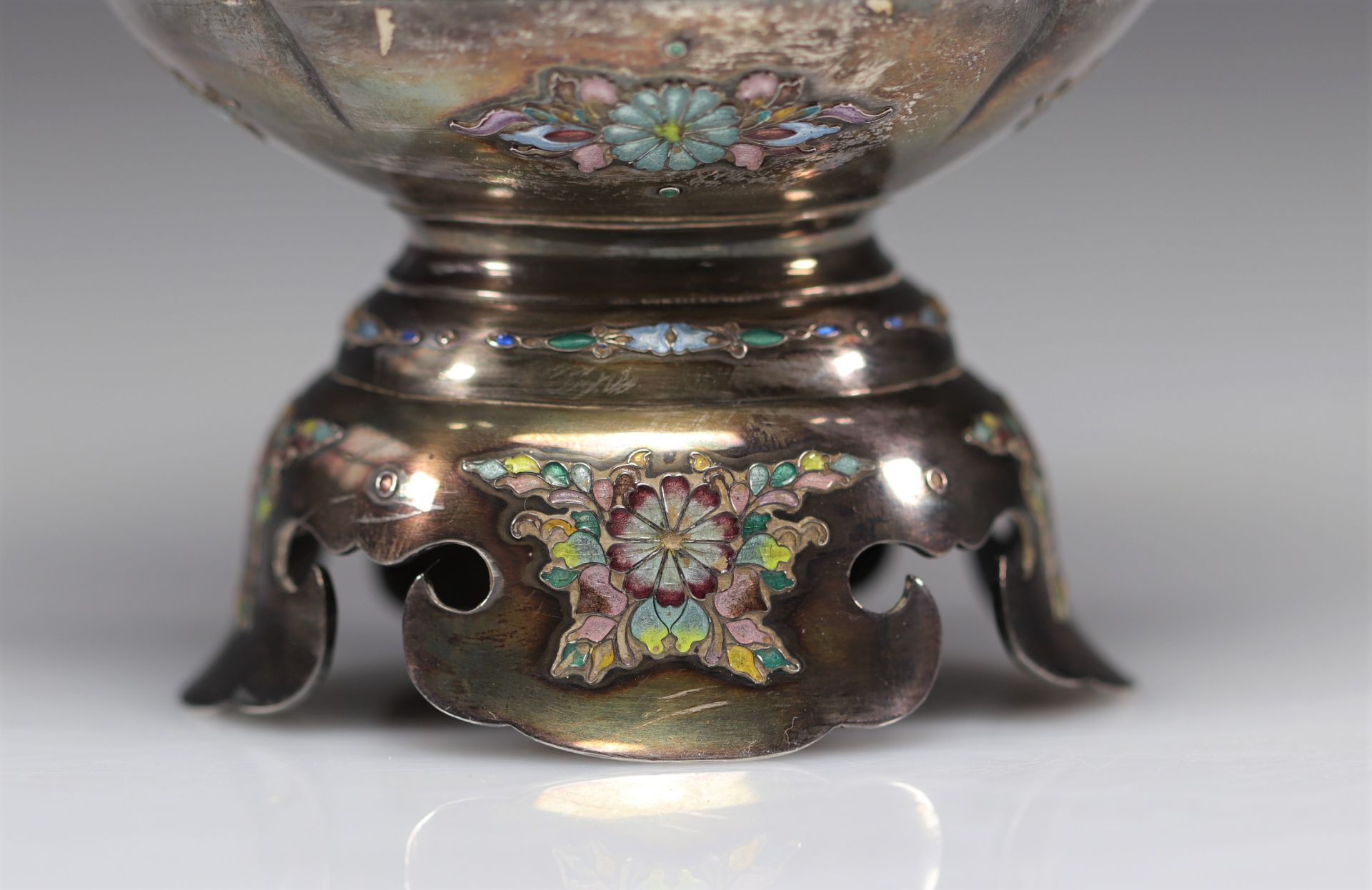 Exceptional Japanese ivory vase with a silver and enamel frame from the Meiji period (æ˜Žæ²»æ™‚ä»£ - - Bild 5 aus 7