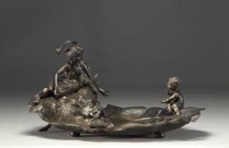 "Naiad and putti by the pond" Art Nouveau polished pewter pocket tureen, circa 1900.