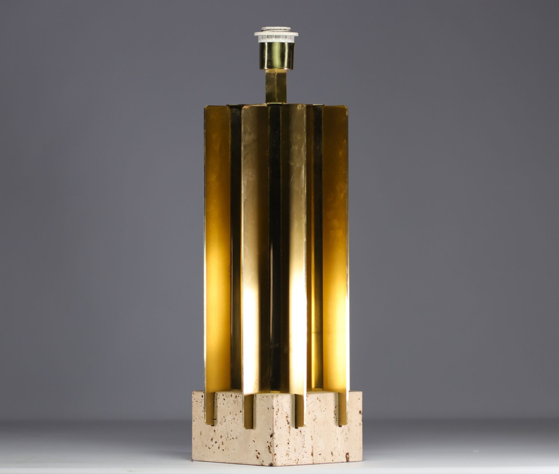 Gaetano SCIOLARI (1927-1994) - Design lamp in travertine and gilded metal with two patinas, circa 19