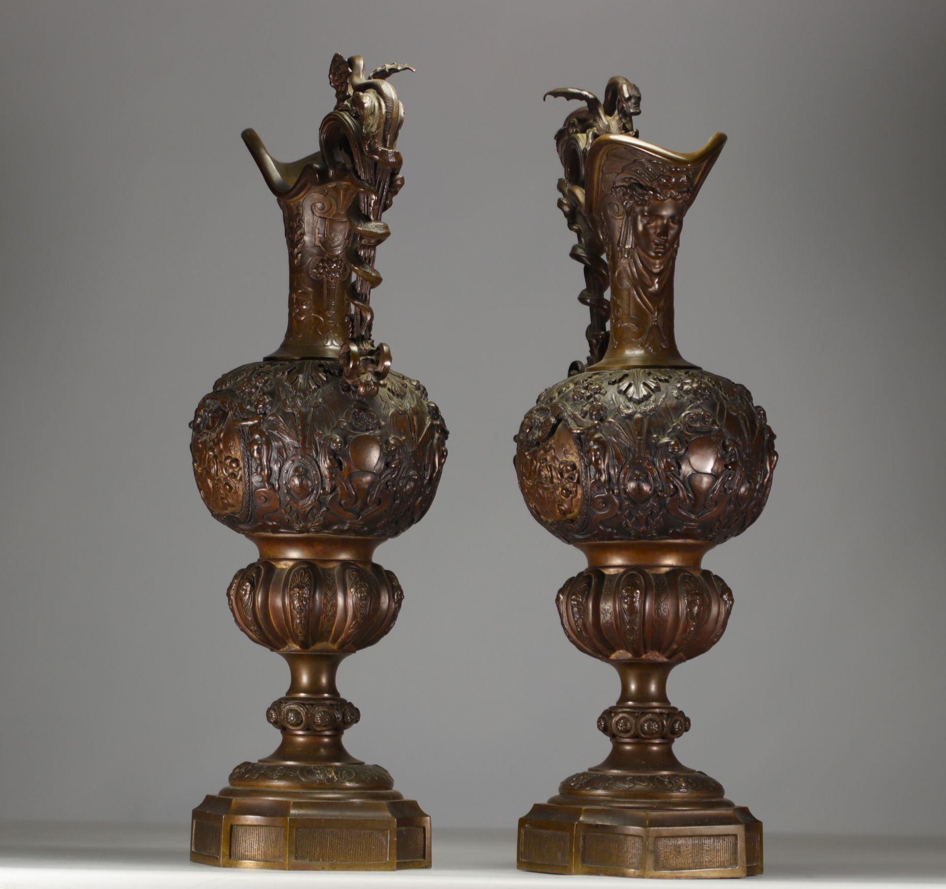 Large pair of ewers in bronze with double patina, 19th century. - Bild 5 aus 8