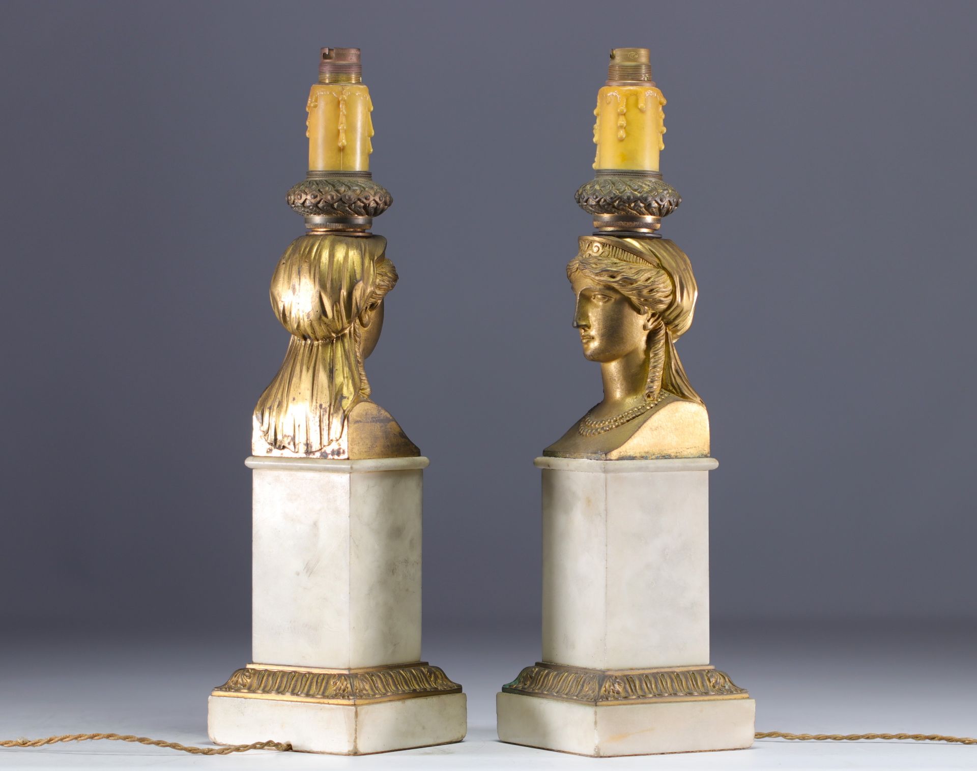 Pair of white marble and gilt bronze lamps with Caryatid faces, Empire period. - Bild 4 aus 4