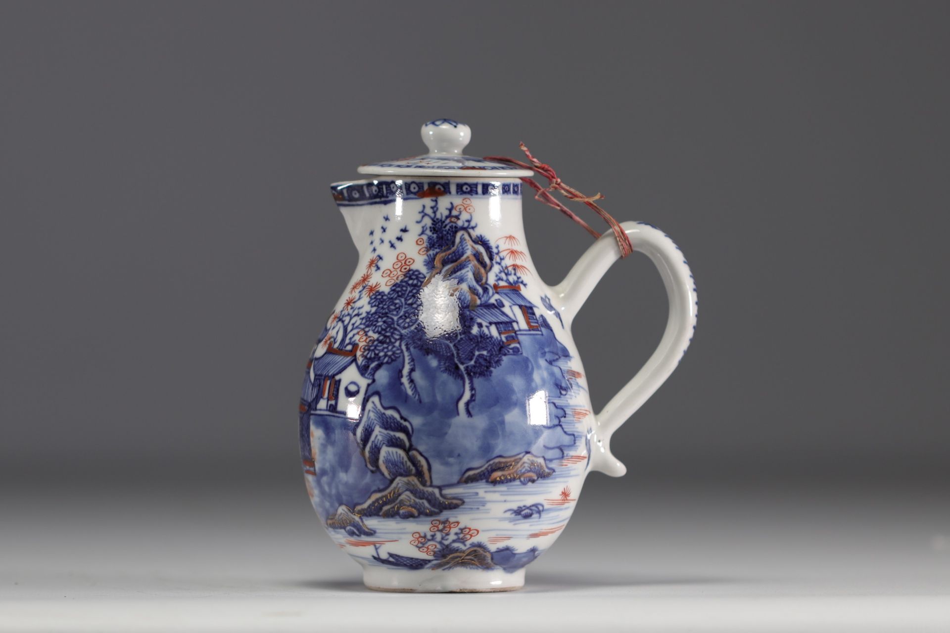 China - white, blue and red porcelain pot decorated with landscapes and figures, Qing period. - Image 4 of 5