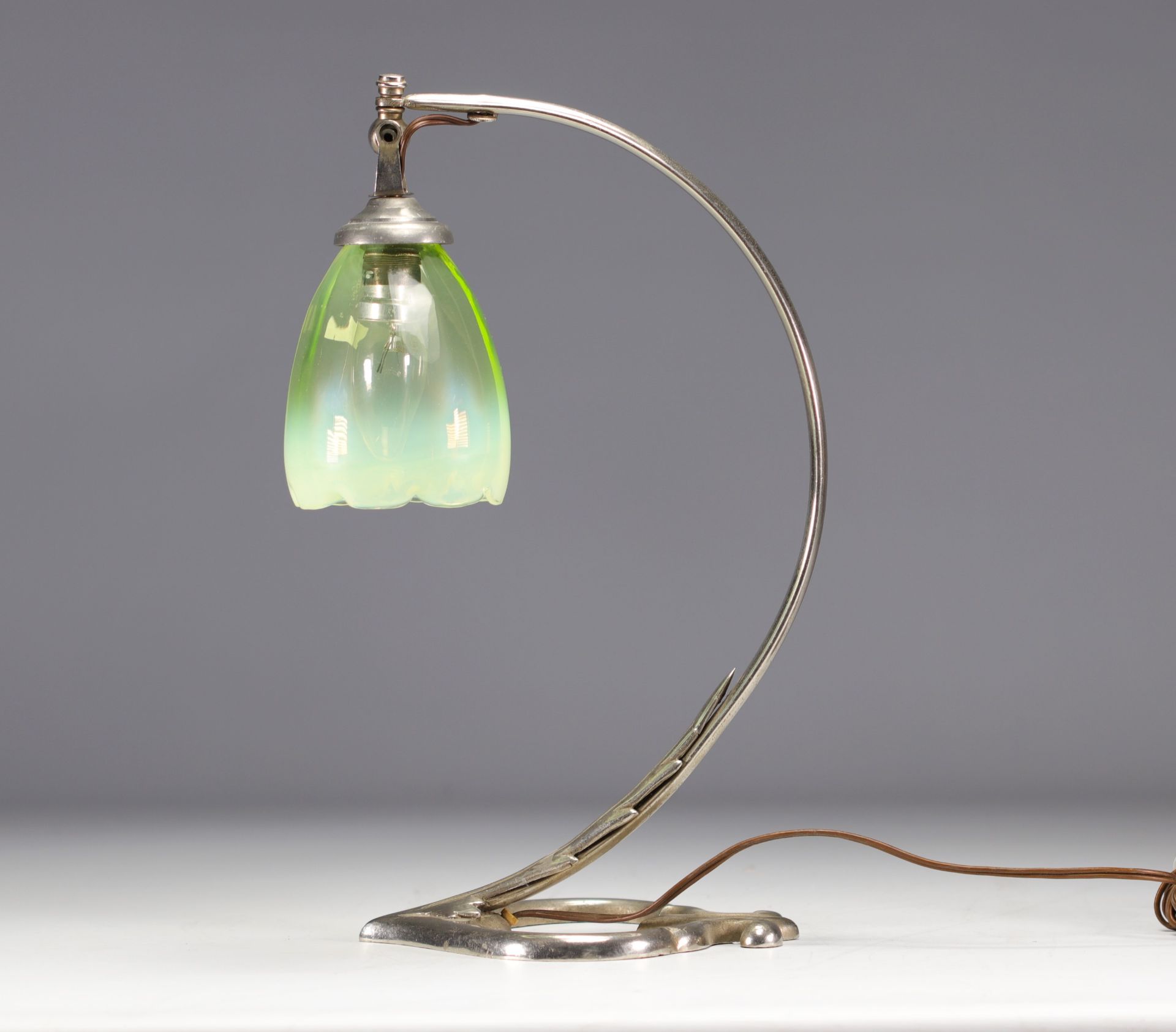 Art Nouveau lamp in bronze and green tulip - Bild 2 aus 4