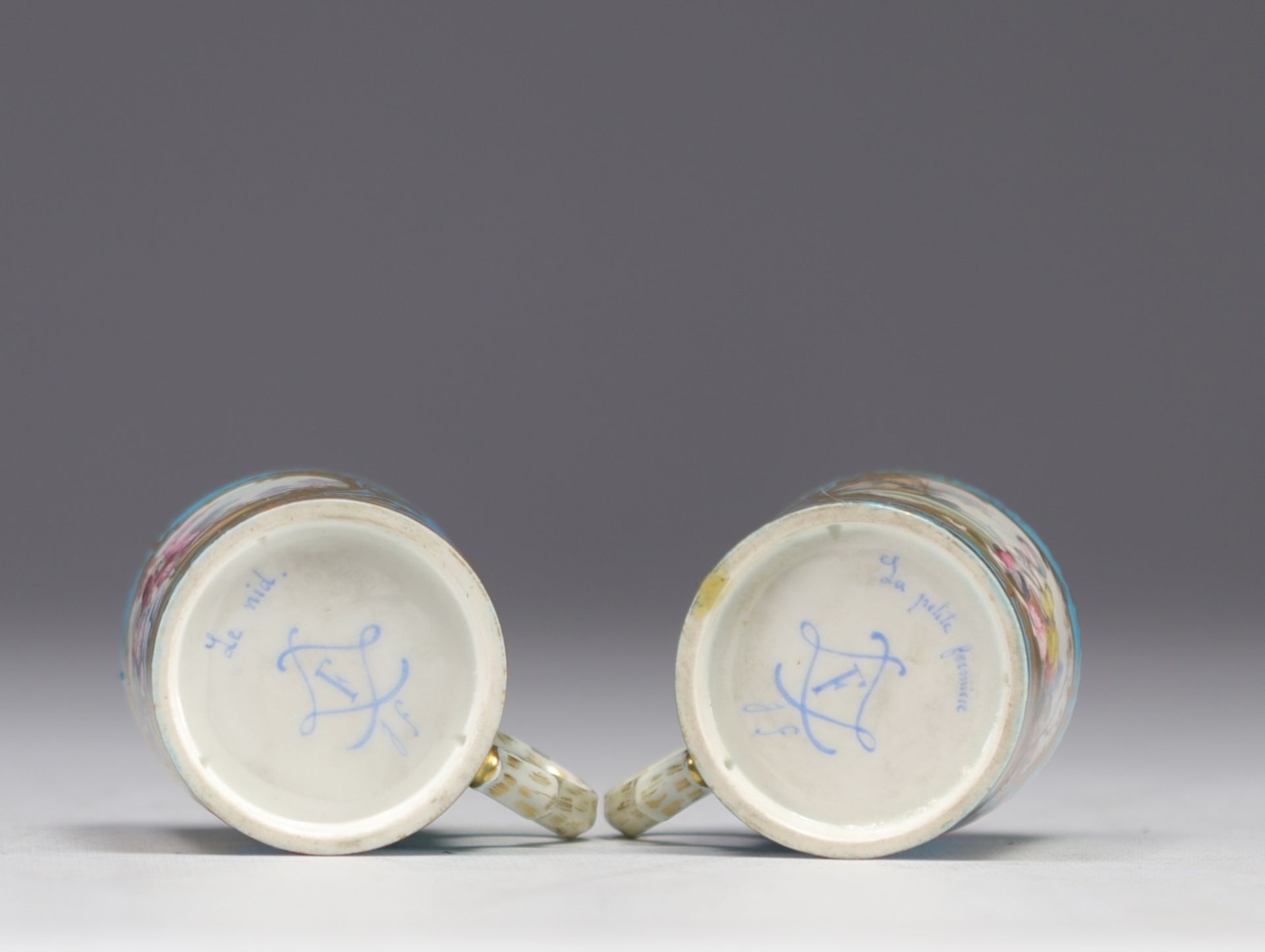 Tete a tete" service in Sevres porcelain on a celestial blue background. - Image 7 of 10
