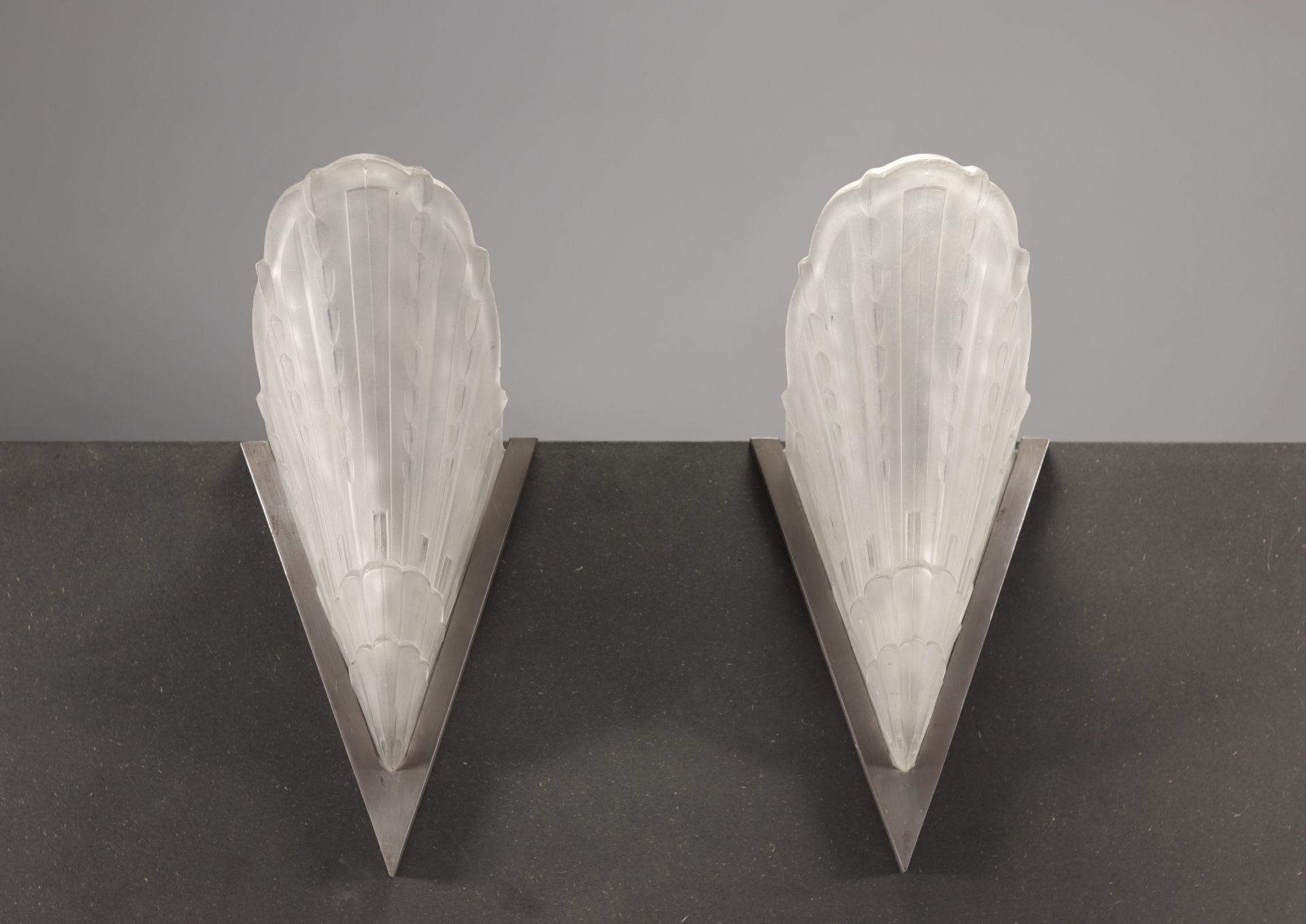 Jean GAUTHIER ( EJG) - Pair of Art Deco sconces in stylized glass. - Image 5 of 5