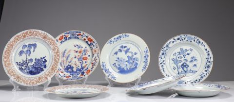 China - Plates (7) in white and blue porcelain with landscape decoration, 18th century