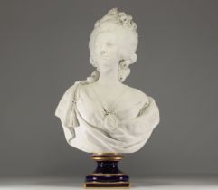 Sevres - "Marie-Antoinette" Queen of France, imposing bust in biscuit.