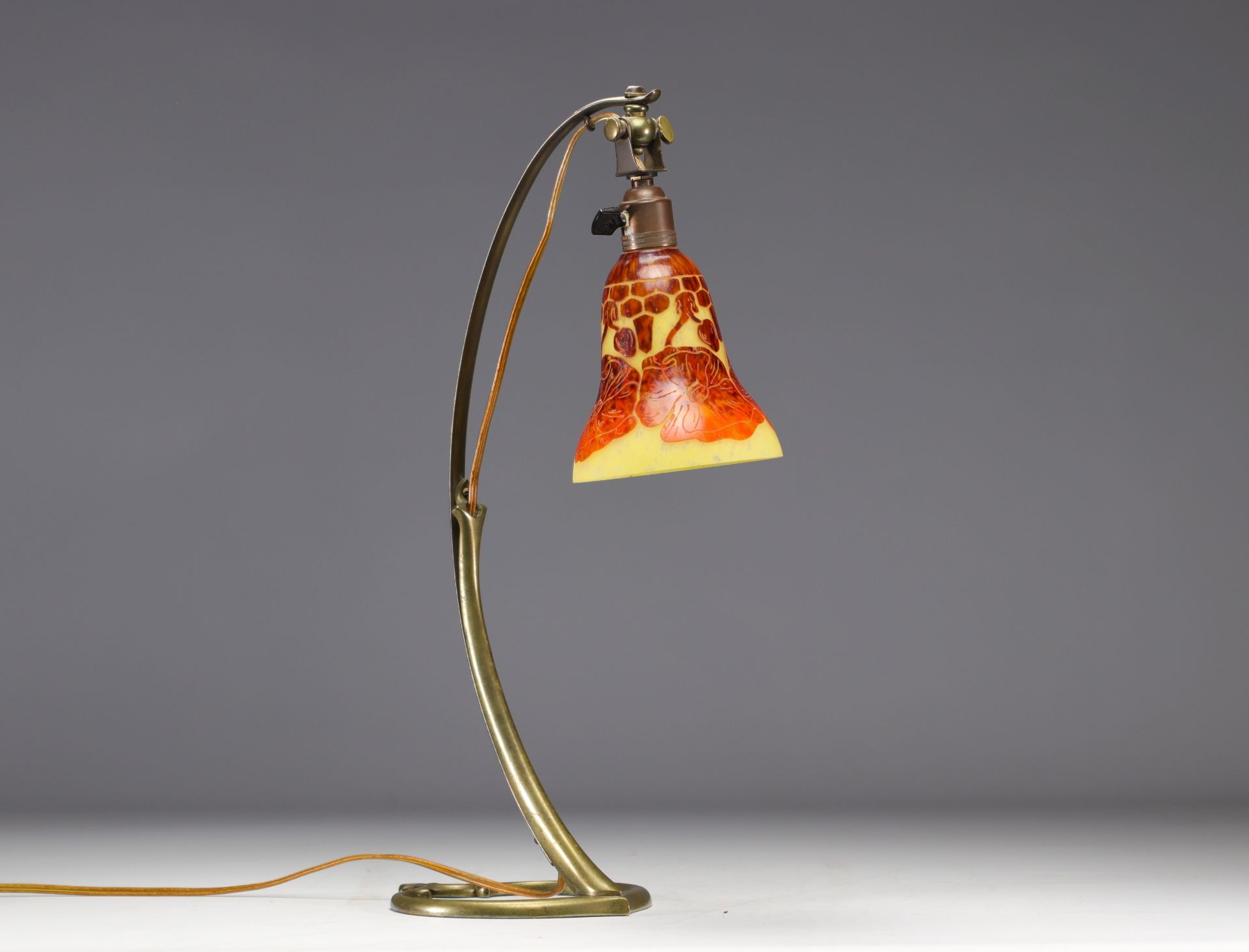 Art Nouveau bronze lamp with acid-etched tulip "Le Verre Francais" - Image 3 of 4