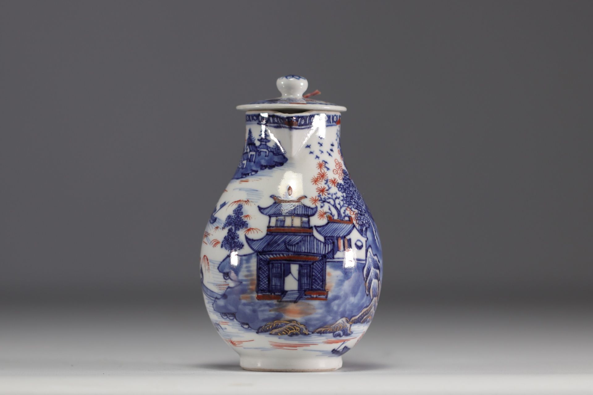 China - white, blue and red porcelain pot decorated with landscapes and figures, Qing period. - Image 3 of 5