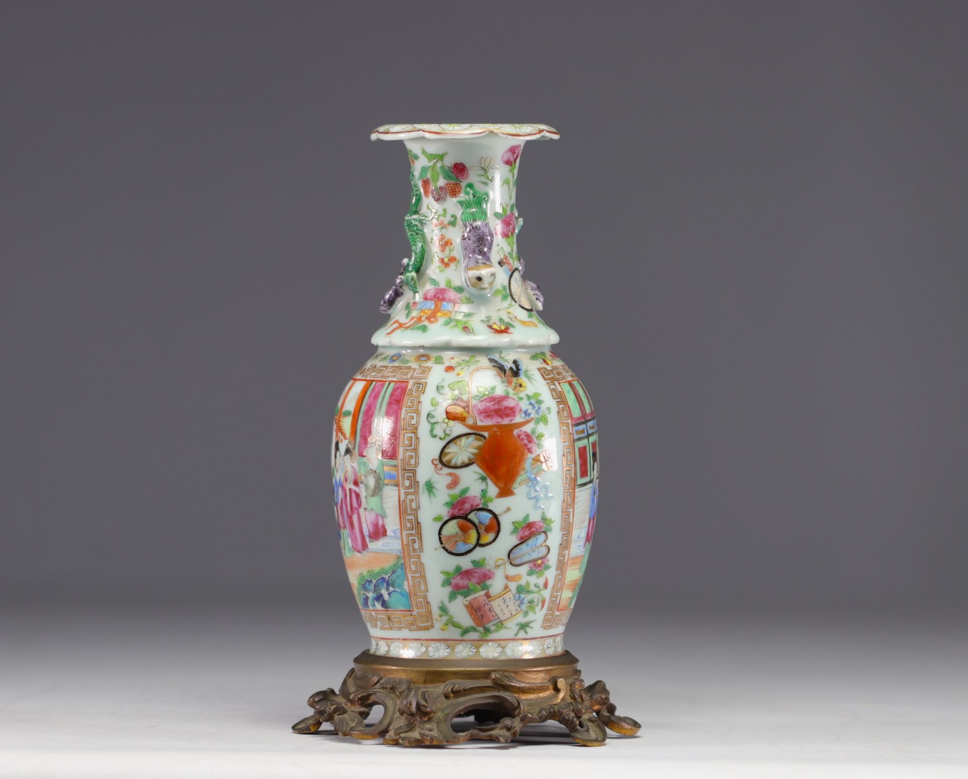 China - Canton porcelain vase mounted on bronze, 19th century. - Bild 3 aus 5