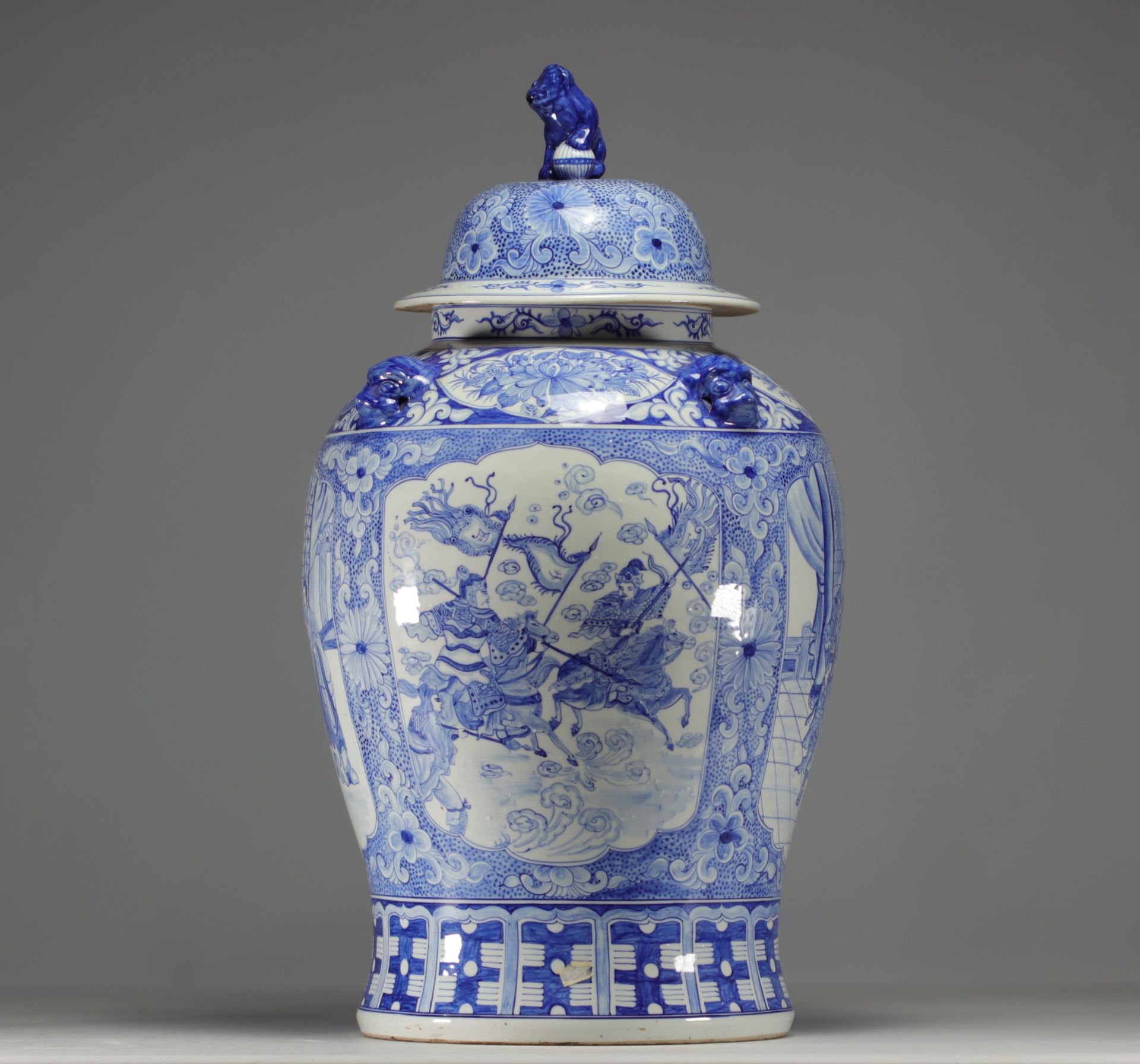 China - Large covered vase in white-blue porcelain with cartouche decoration