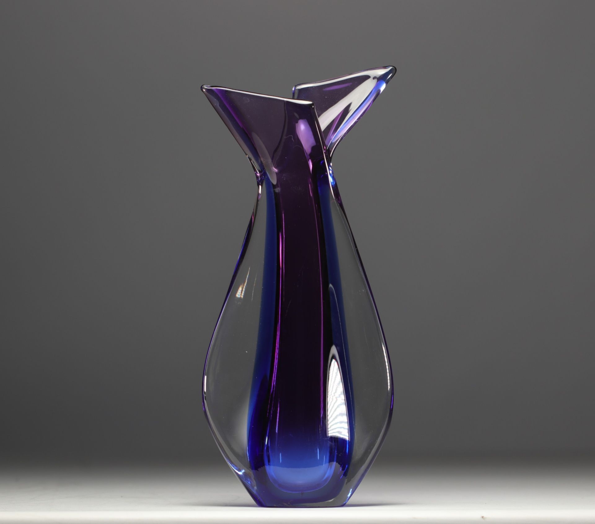 Flavio POLI (1900-1980) Sommerso Murano - Multi-layered glass vase circa 1960.