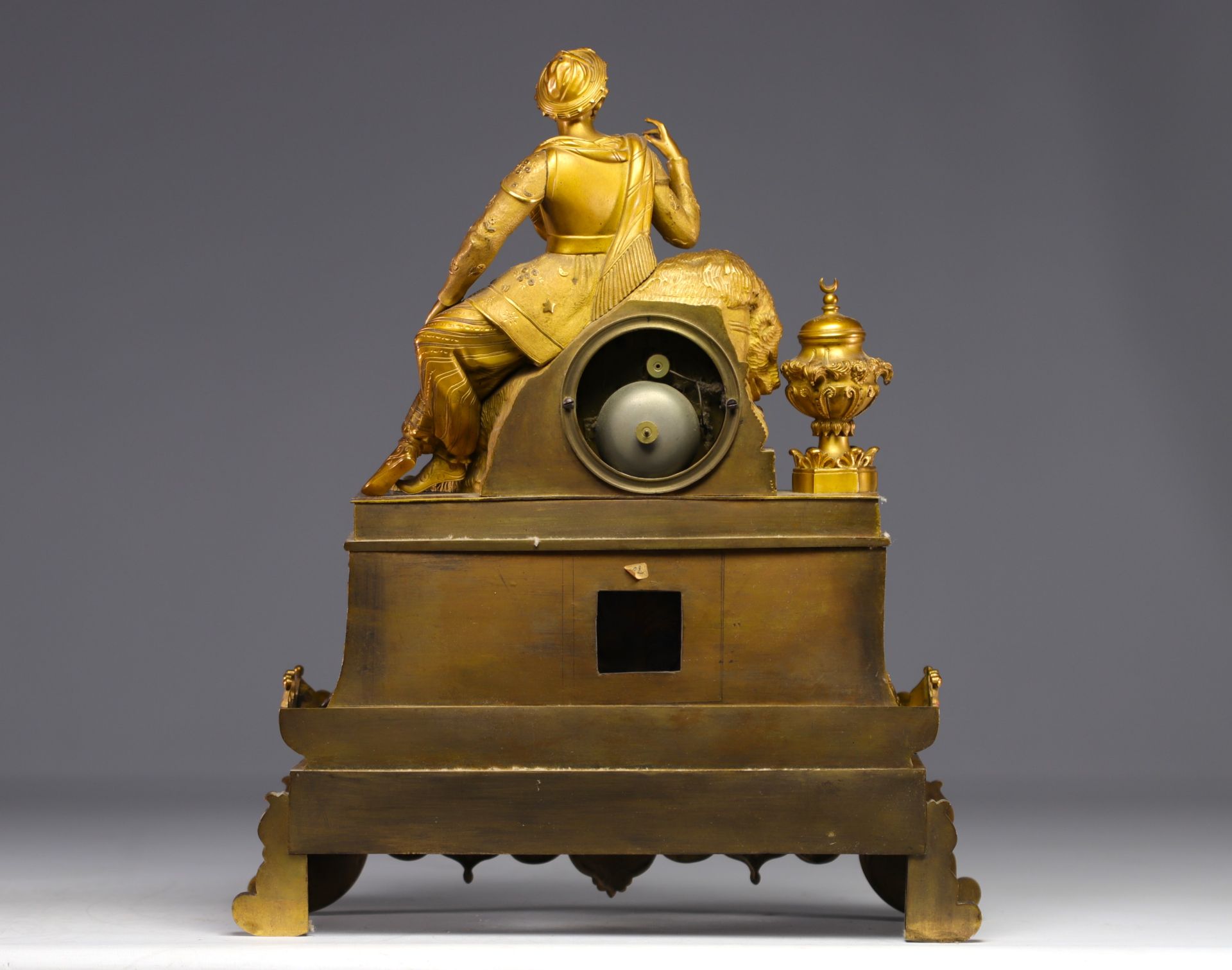Gilt bronze clock and candelabra with Orientalist subjects, early 19th century. - Image 4 of 4